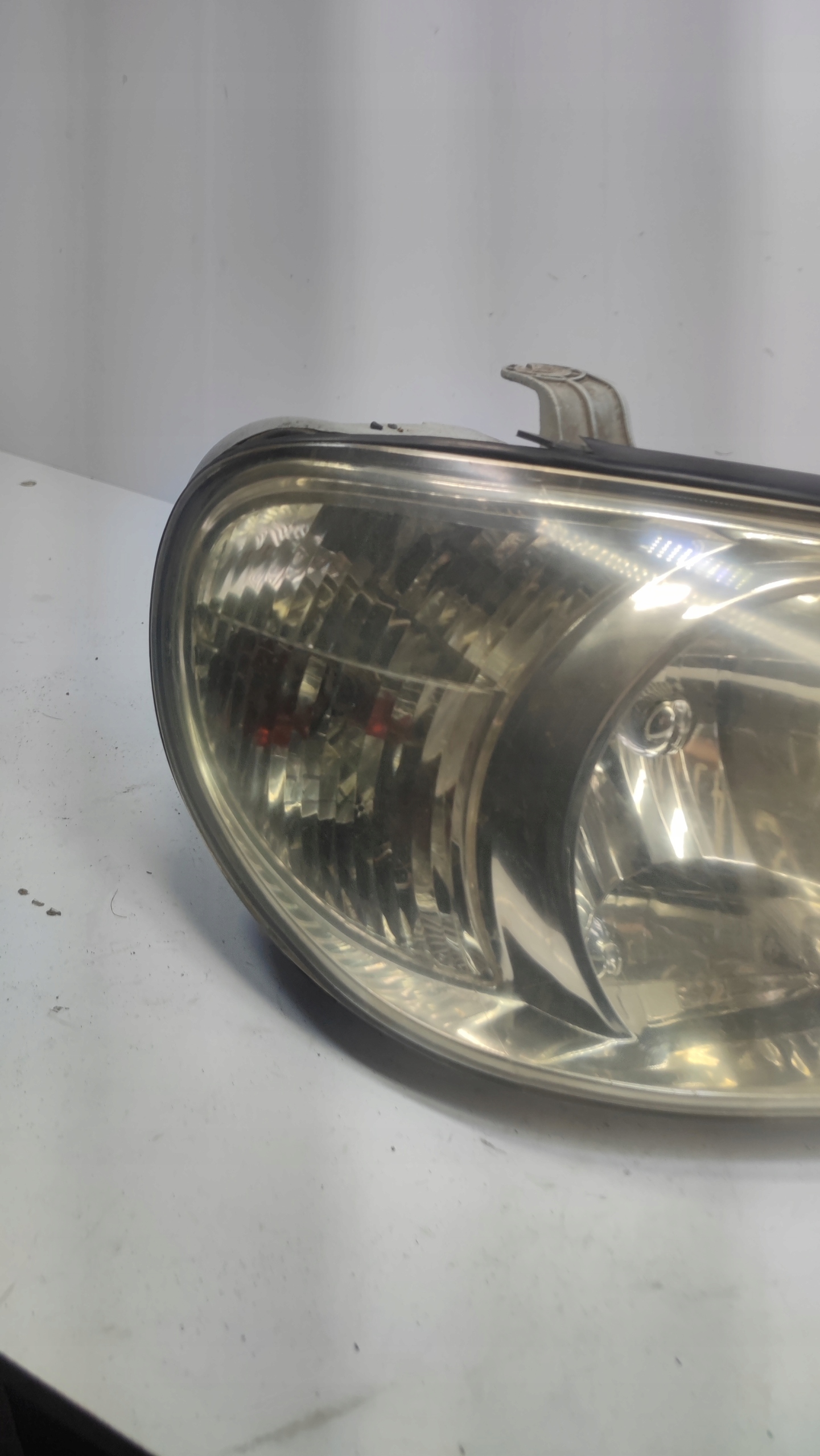 LAMPA PRAWA PRZEDNIA KIA CARNIVAL I Strona zabudowy prawa