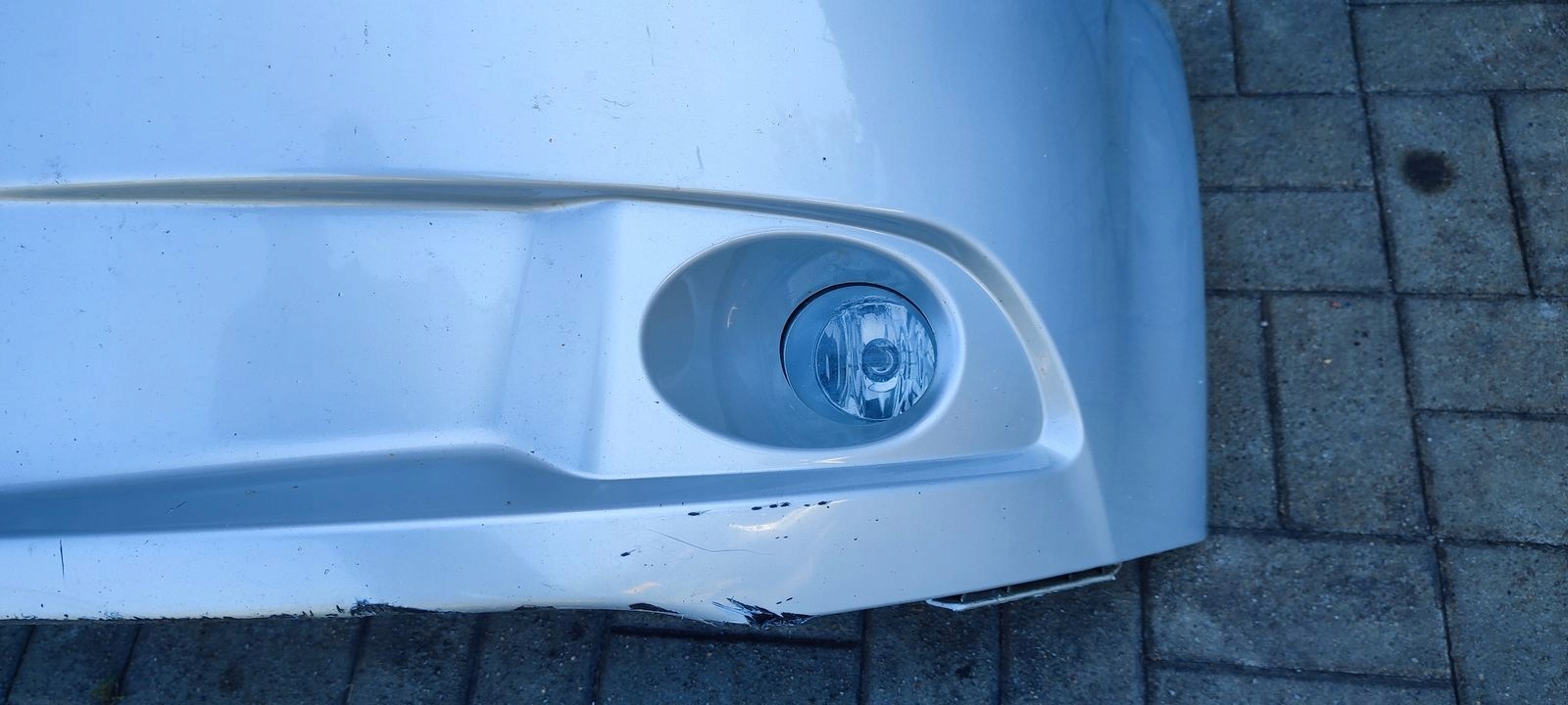 bumper front front Toyota Avensis T27 kombi 1F7