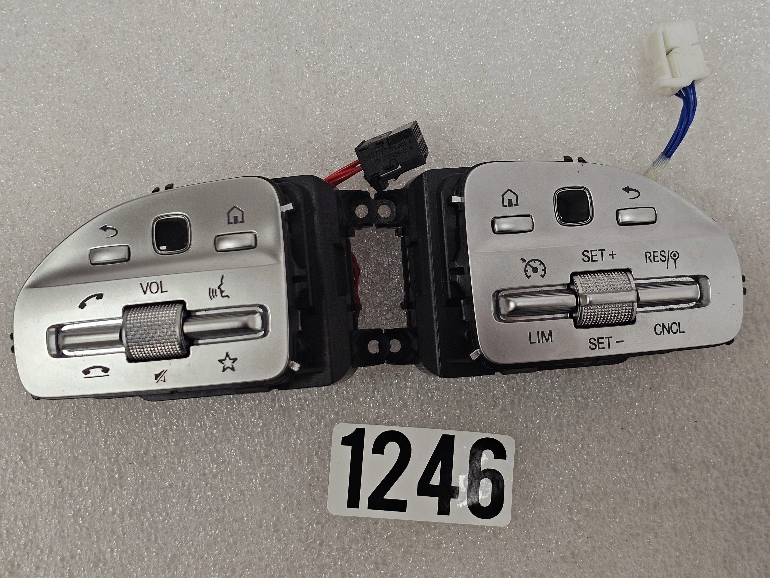 Zdjęcie produktu Przycisk Kierownicy Sterowanie Mercedes AMG - A0999051304