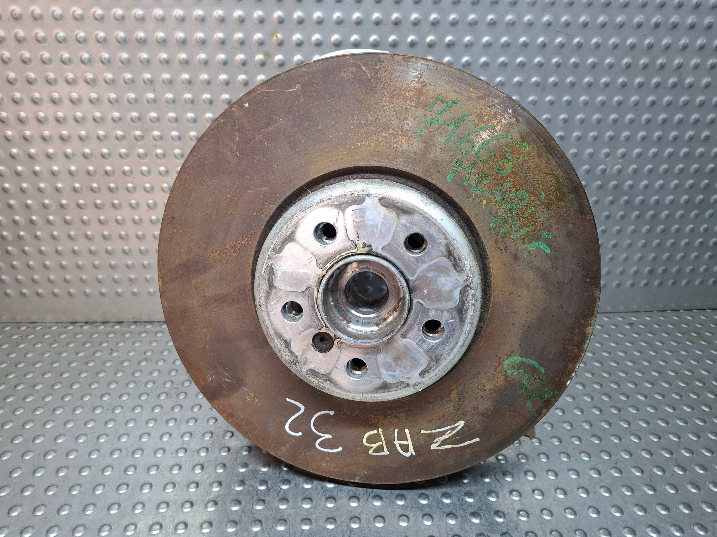 otoč čepu levý předek 6893967 BMW G42 X-DRIVE
