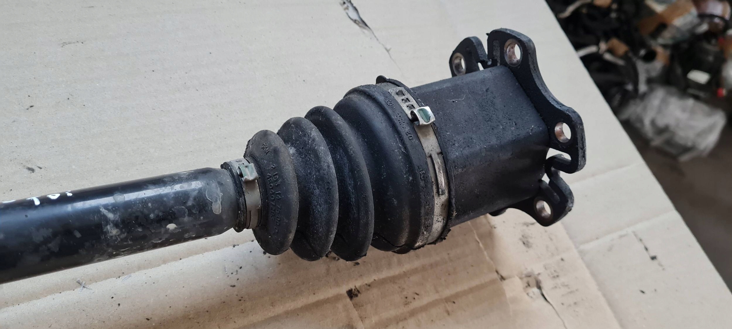 A6 C6 LIFT semi-axis semi-axis left left front 2.0 TDI AUTOMAT 4F0407271N
