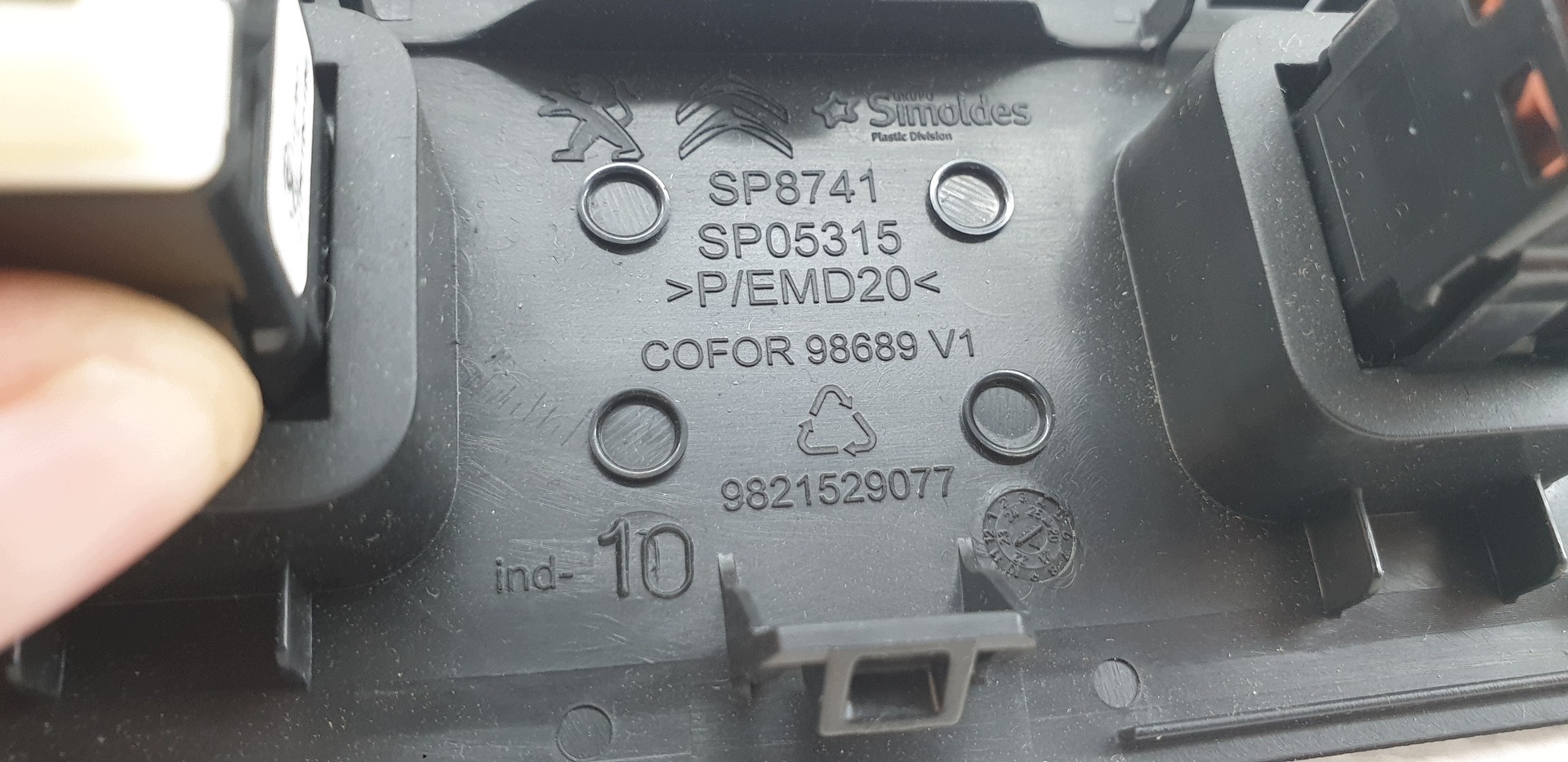 PANEL PRZYCISKOW bonnet PEUGEOT 508 II SW 9821529077 boot KOMBI