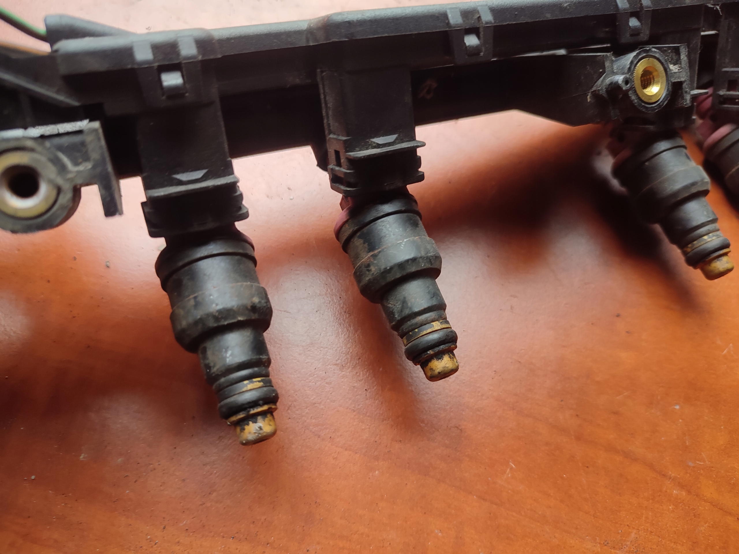 RAMPE INJECTION KANGOO ET 1,2 7700108667