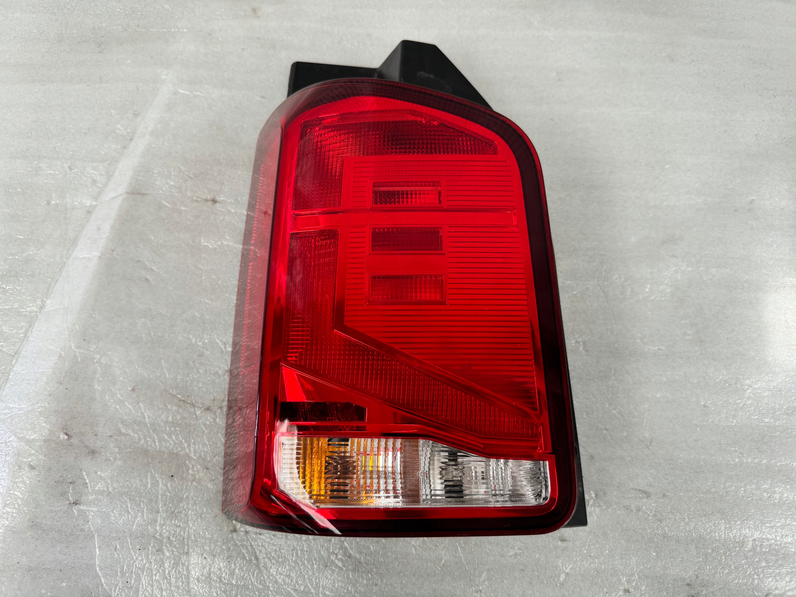 VW Transporter T6 Rückleuchte 7LA945095AV Rearlamp - Thumbnail 1