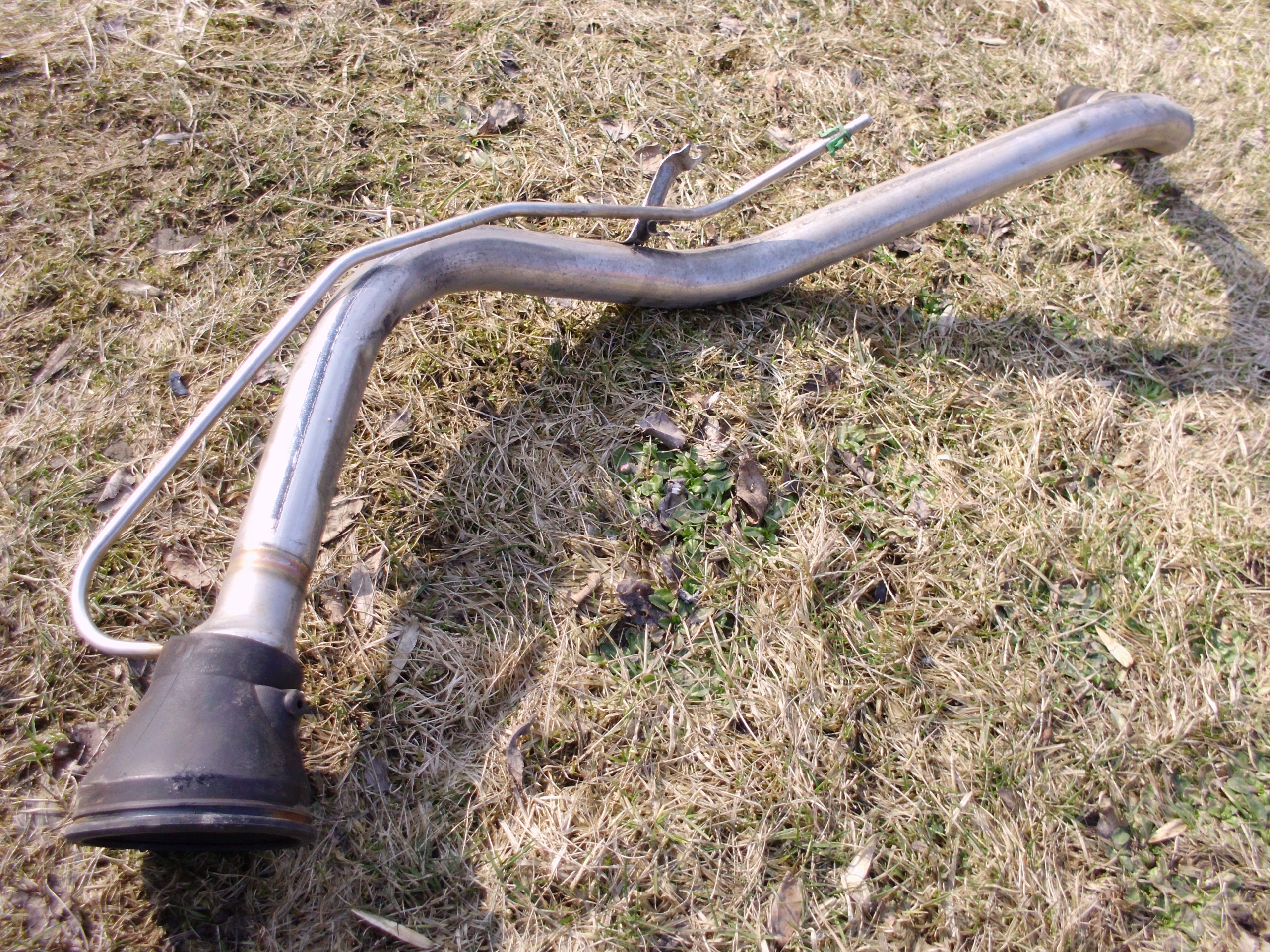 04726505AA - CHRYSLER 300C і 07R 3.0 CRD седан труба Паливна кришка