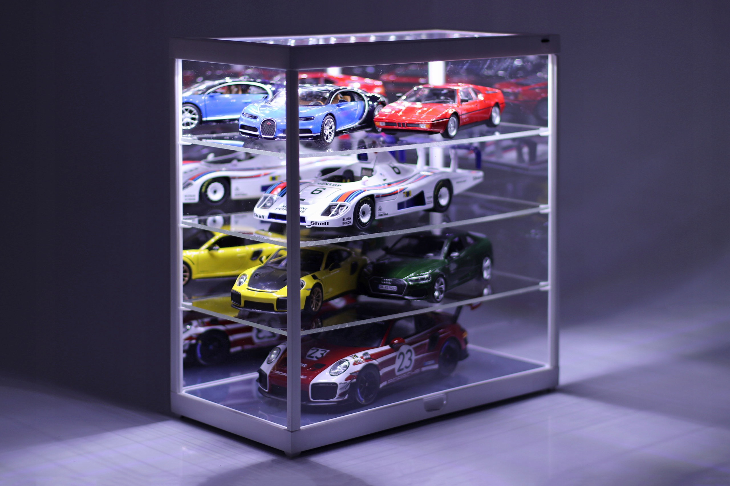 TRIPLE9 Vitrína 4-POZ.DO Modelů 1:24 (1:18) Led Zrcadlo Bílá