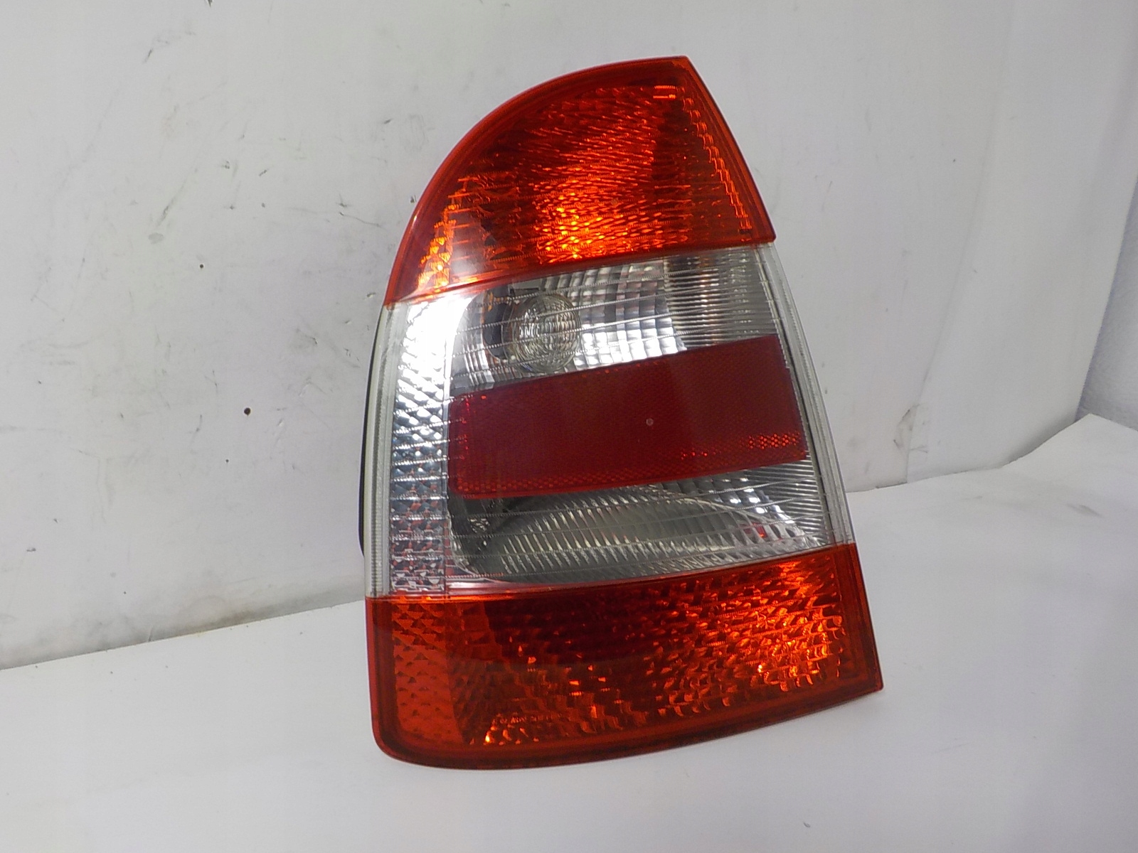 SKODA SUPERB and sedan LIFT light left rear left rear part