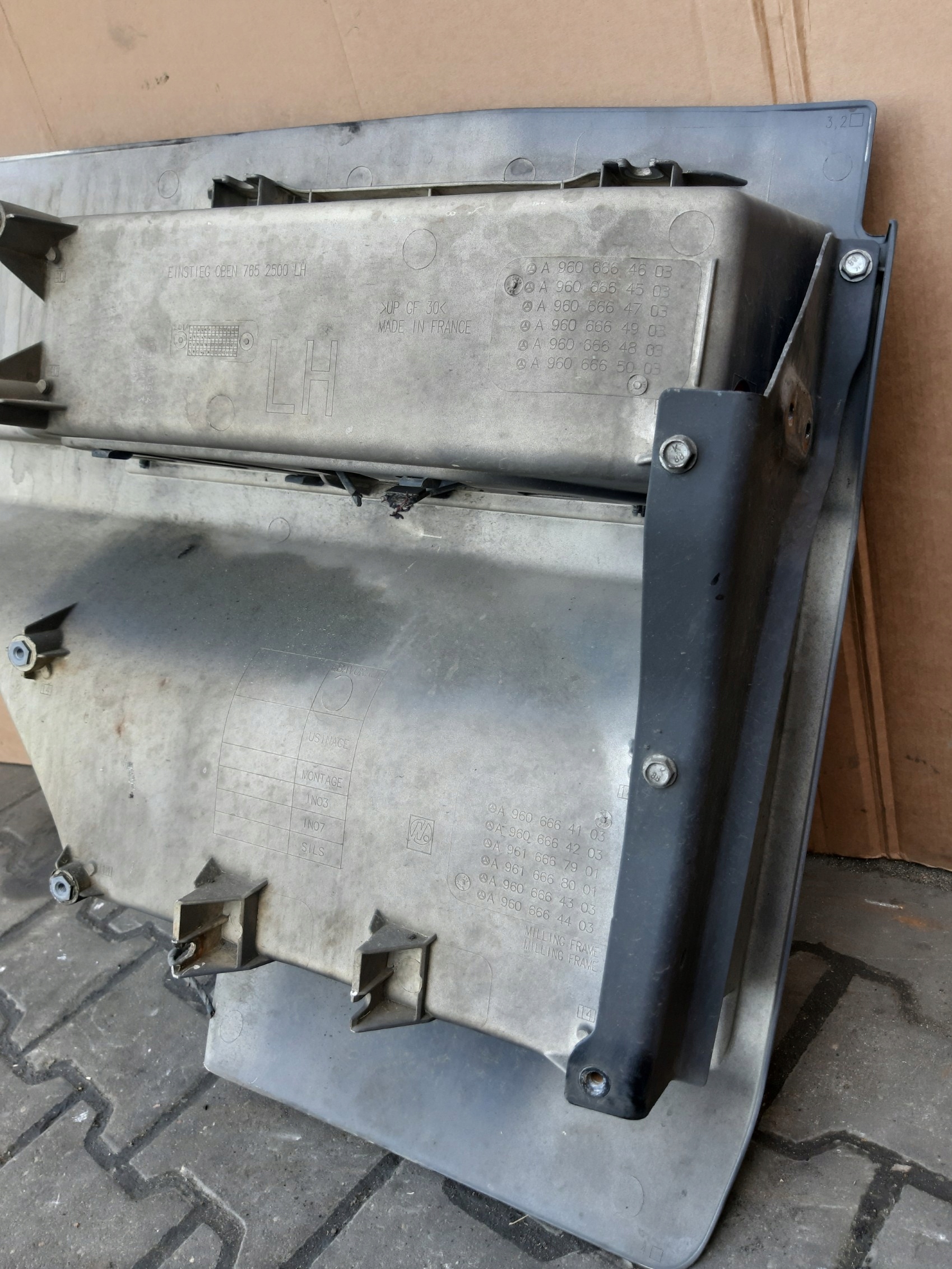 Mercedes Actros MP4 Stopien Stopnica left 9606664603