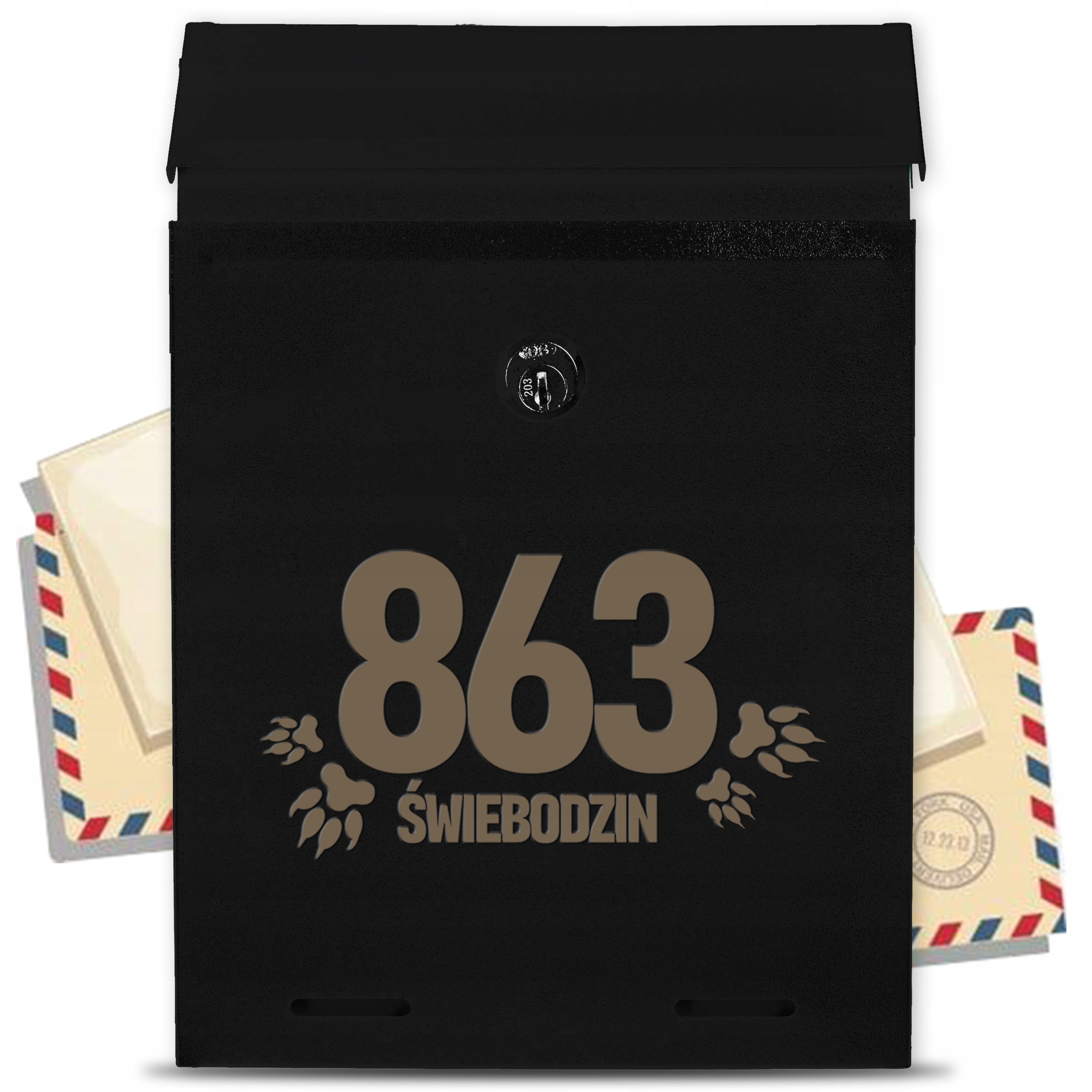 Černá poštovní schránka s adresní trubkou a nádherným gravírovaným vzorem