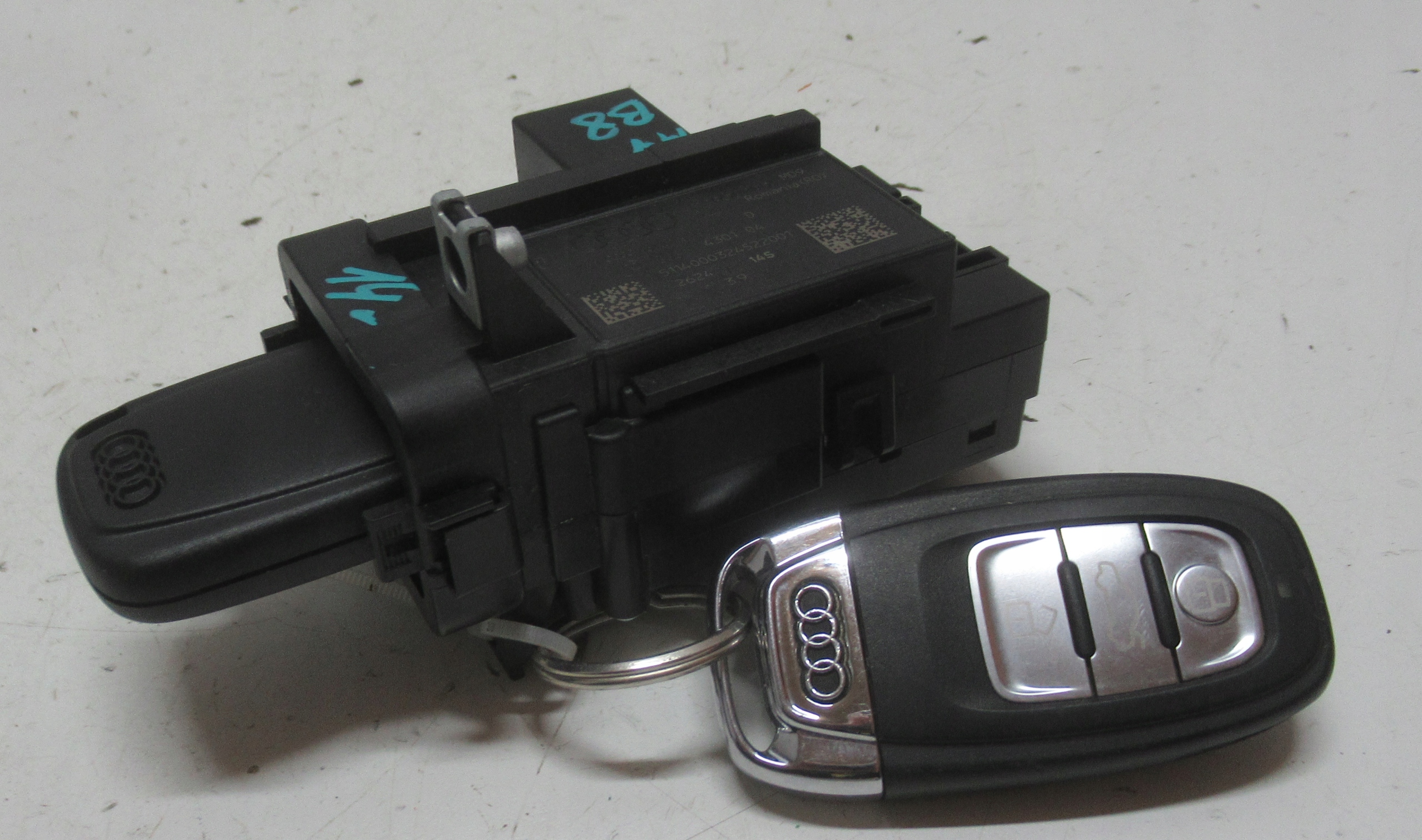 AUDI A4 B8 FL 2.0 TFSI 14R ignition KLUCZYKI 8K0909131D