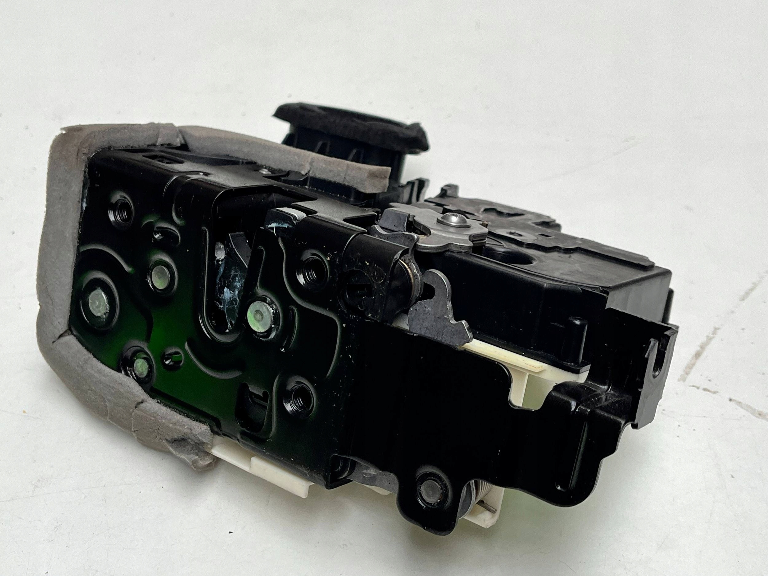 AUDI A6 C8 lock door left rear part 4K0839015R !J