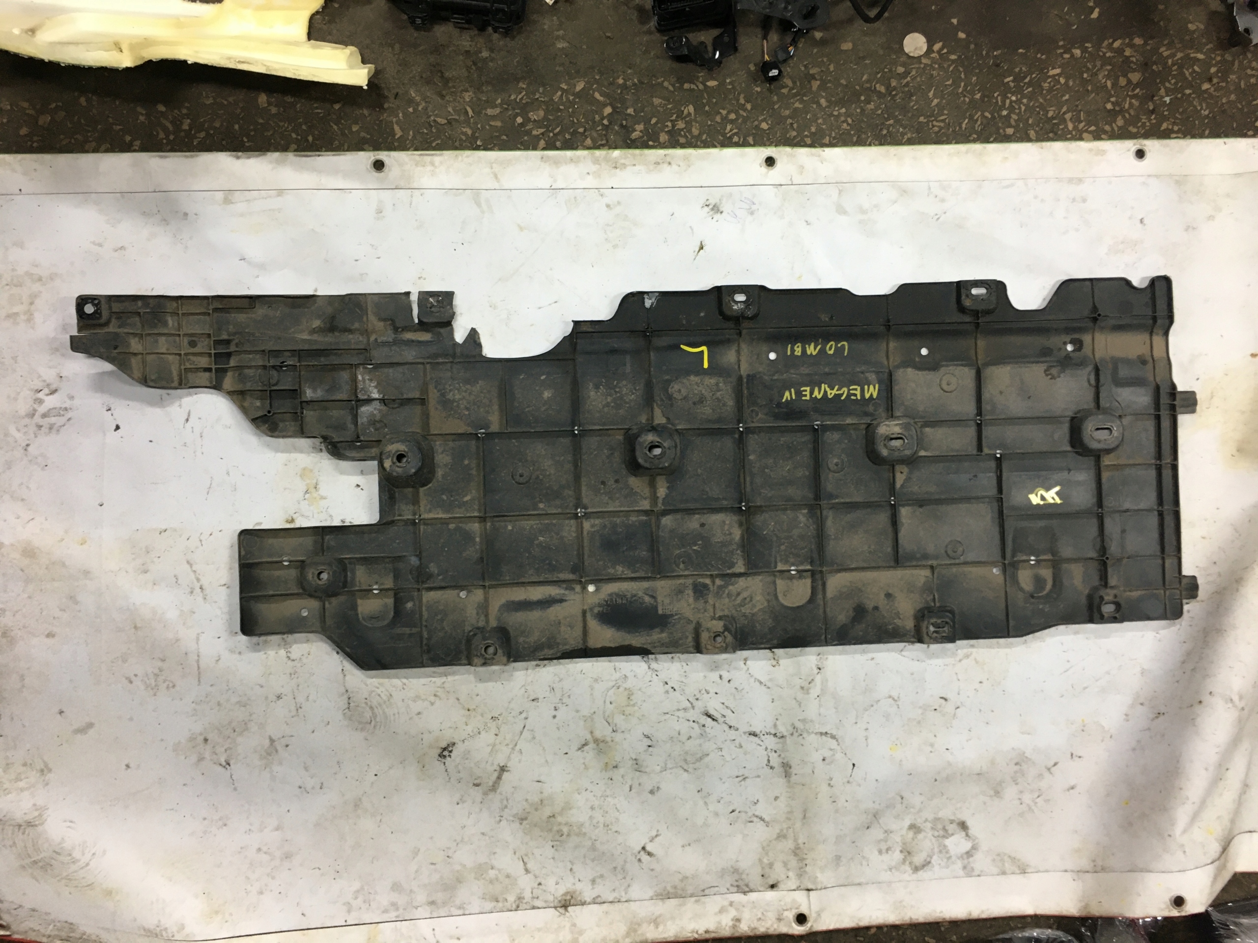 OSŁONA PODWOZIA PŁYTA LEWA RENAULT MEGANE IV KOMB