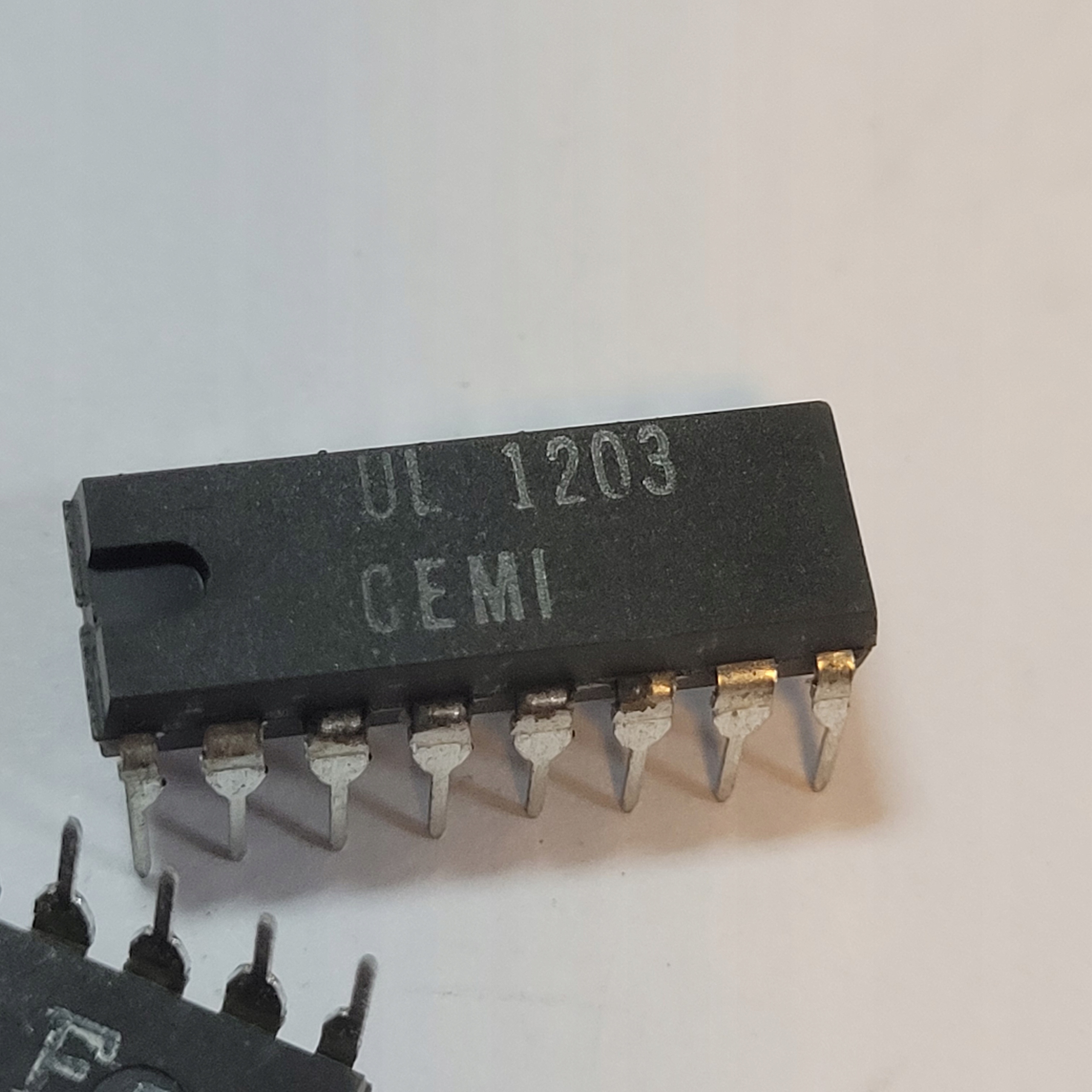 Cemi układ scalony UL 1203 Kod producenta 11