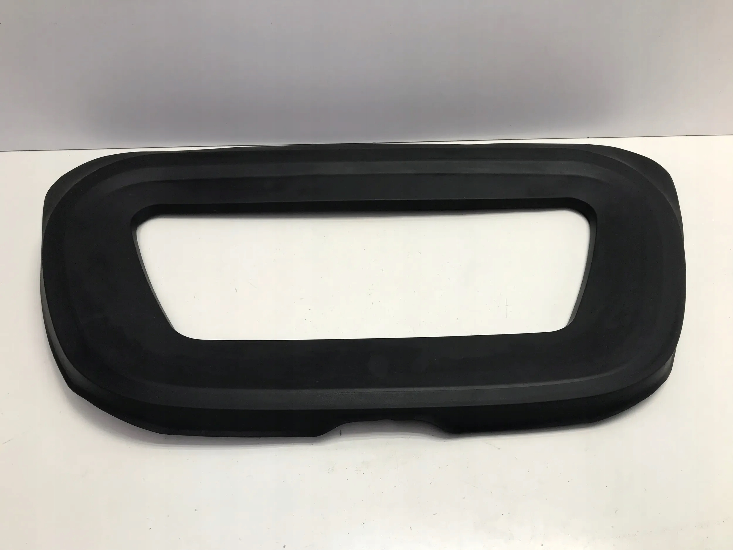 TESLA MODEL Y 2023 USZCZELKA GUMA RAMKA MASKI 1494088-00-C