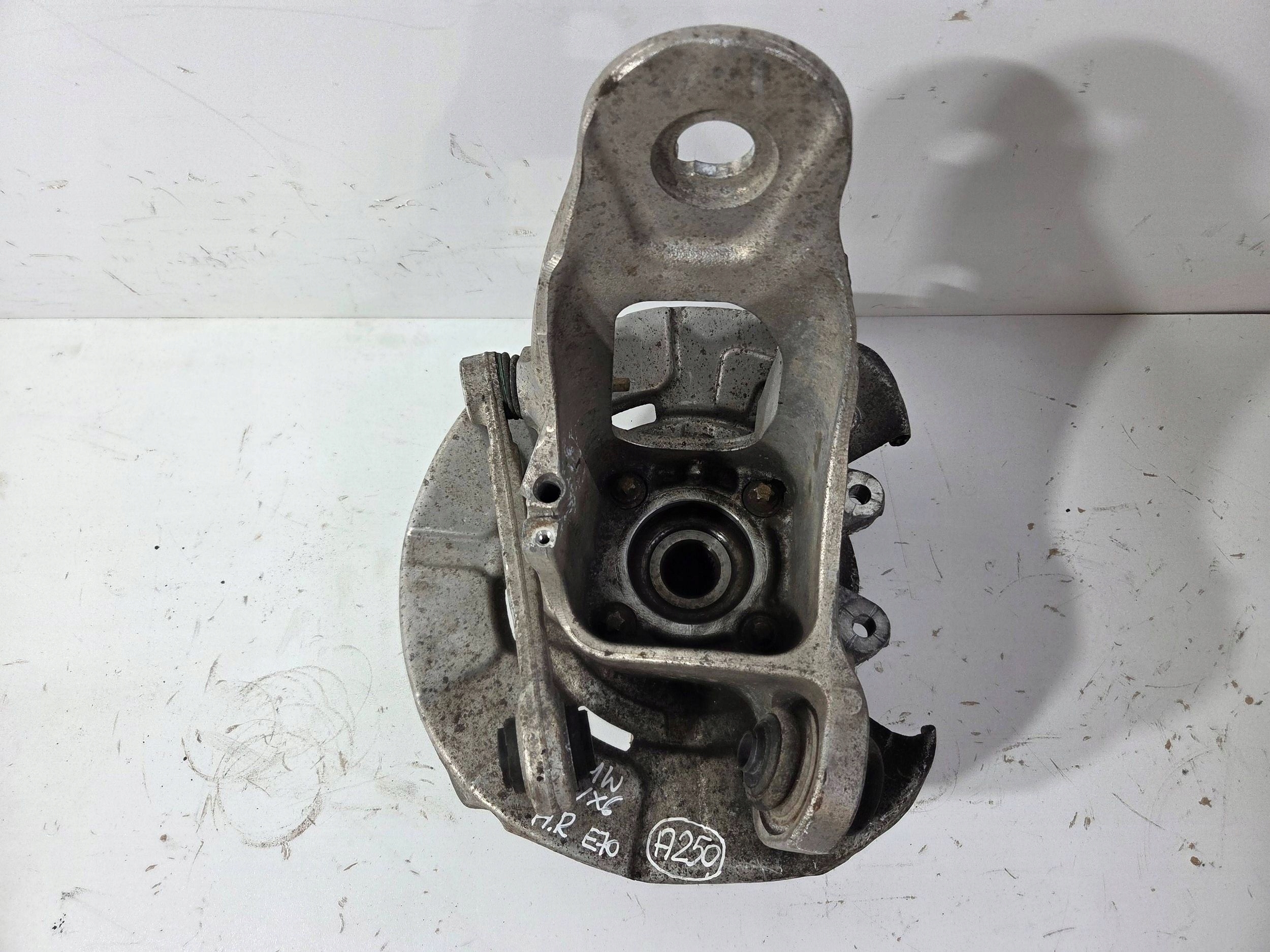BMW X5 E70 X6 swing rear right 677098406 (A250)