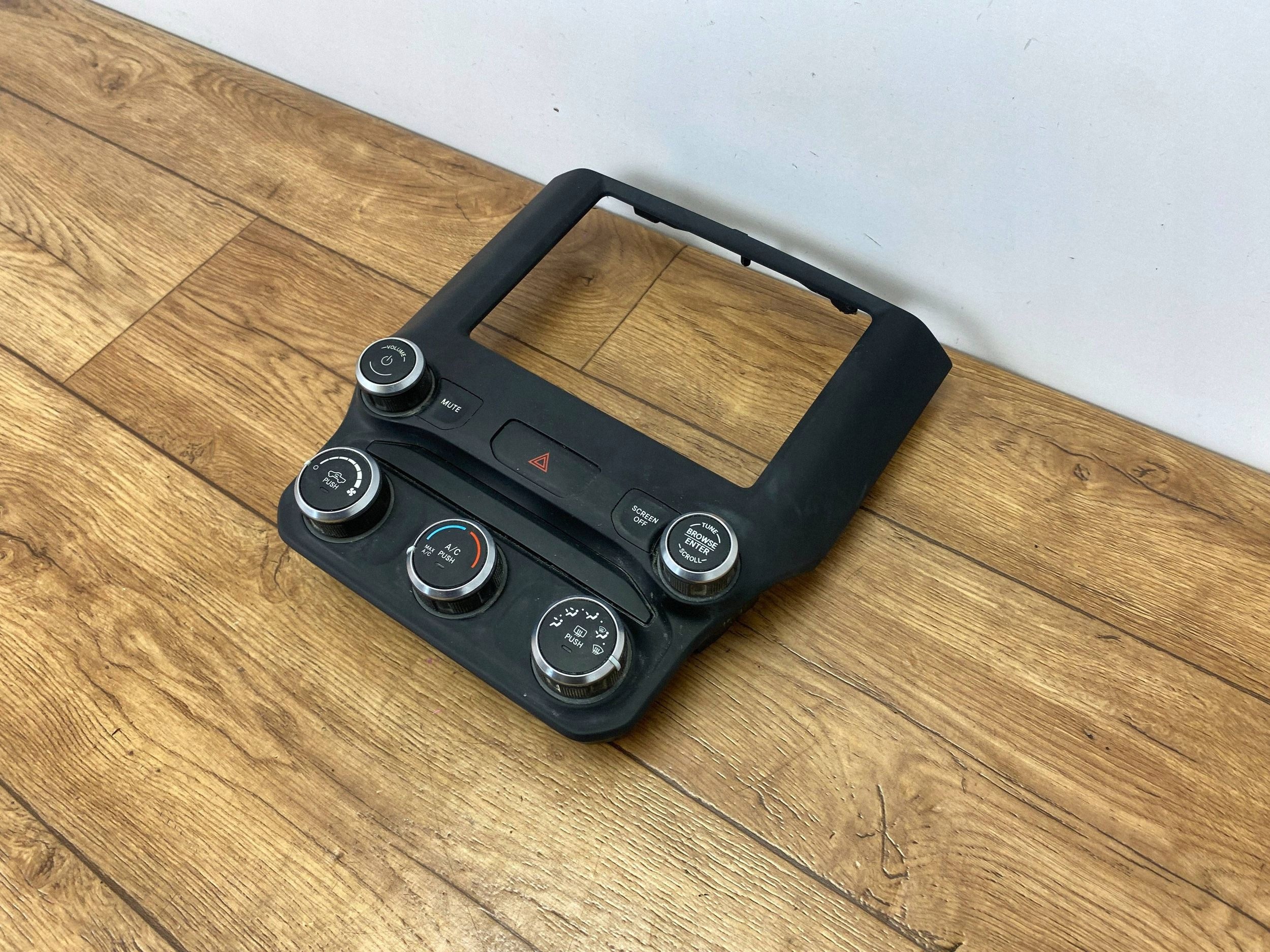Panel of the air conditioning Dodge Ram 1500 DT 2019+