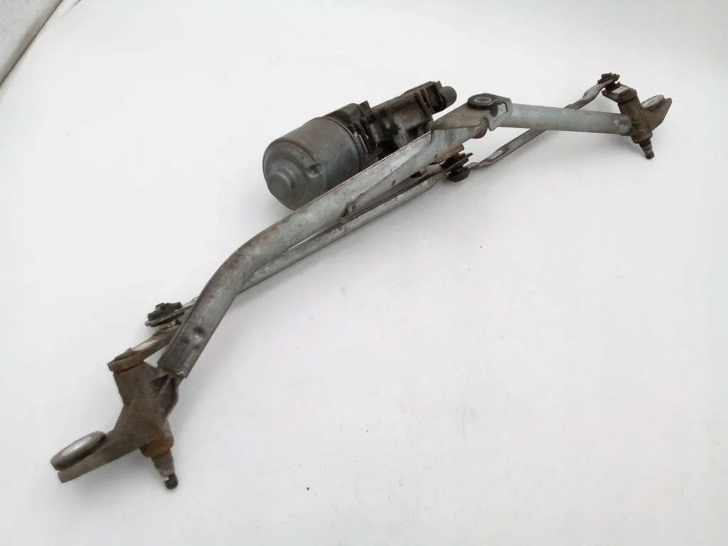 Skoda Superb and wiper mechanism front EU