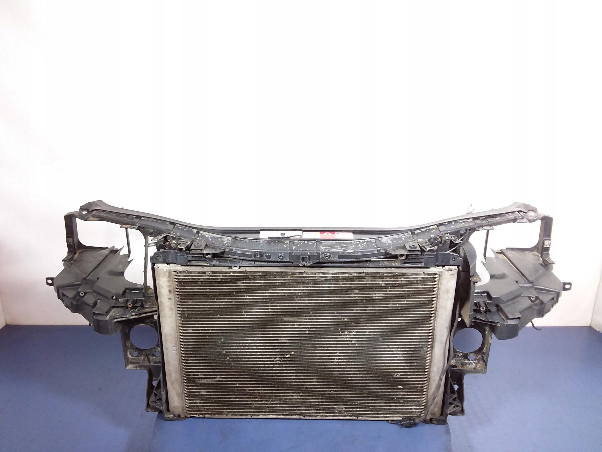 AUDI A8 D3 4.2 MPI WZMOCNIENIE PAS CHŁODNICE