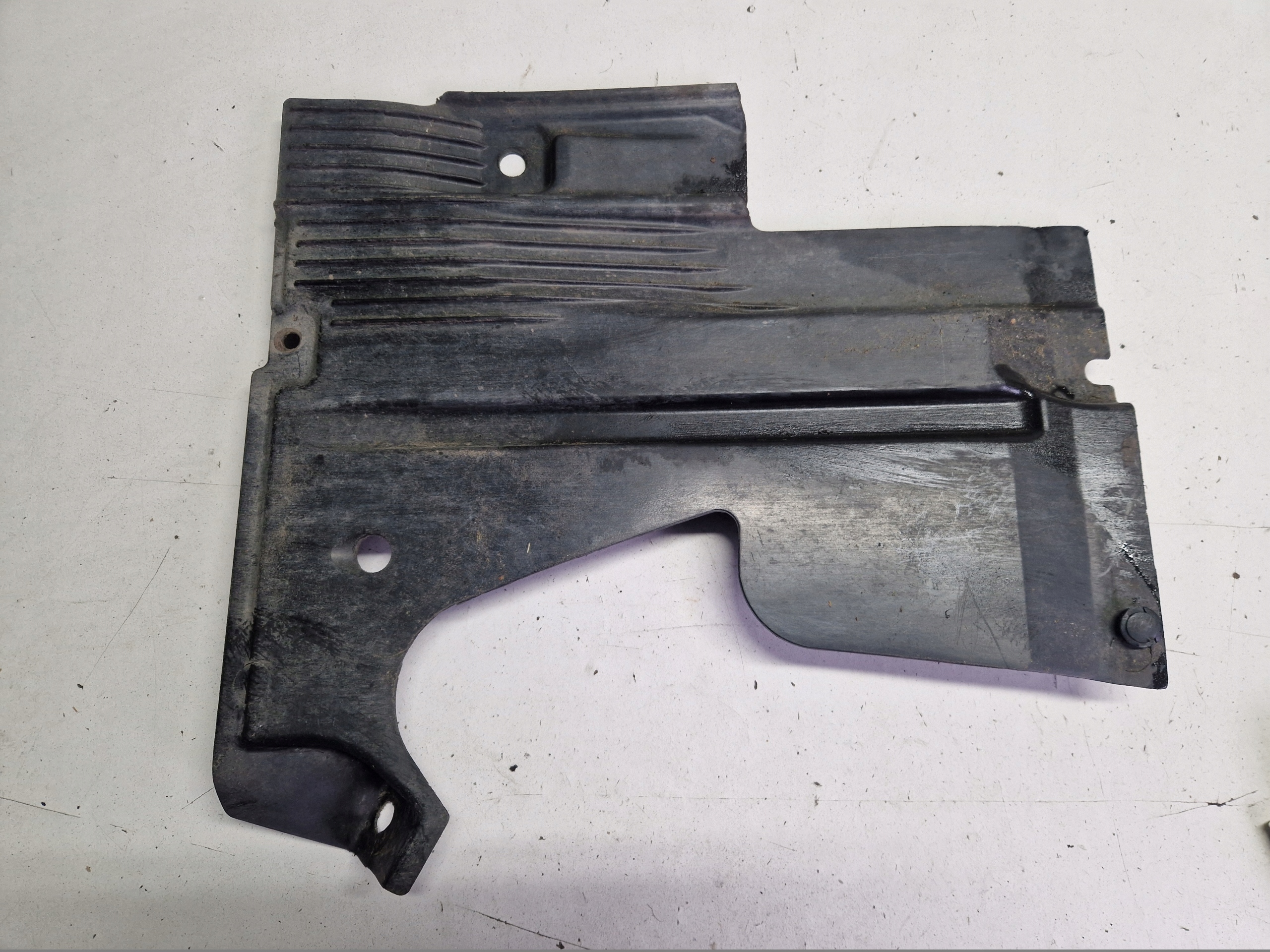 AUDI A6 C6 sedan cover lower chassis 4F0825216
