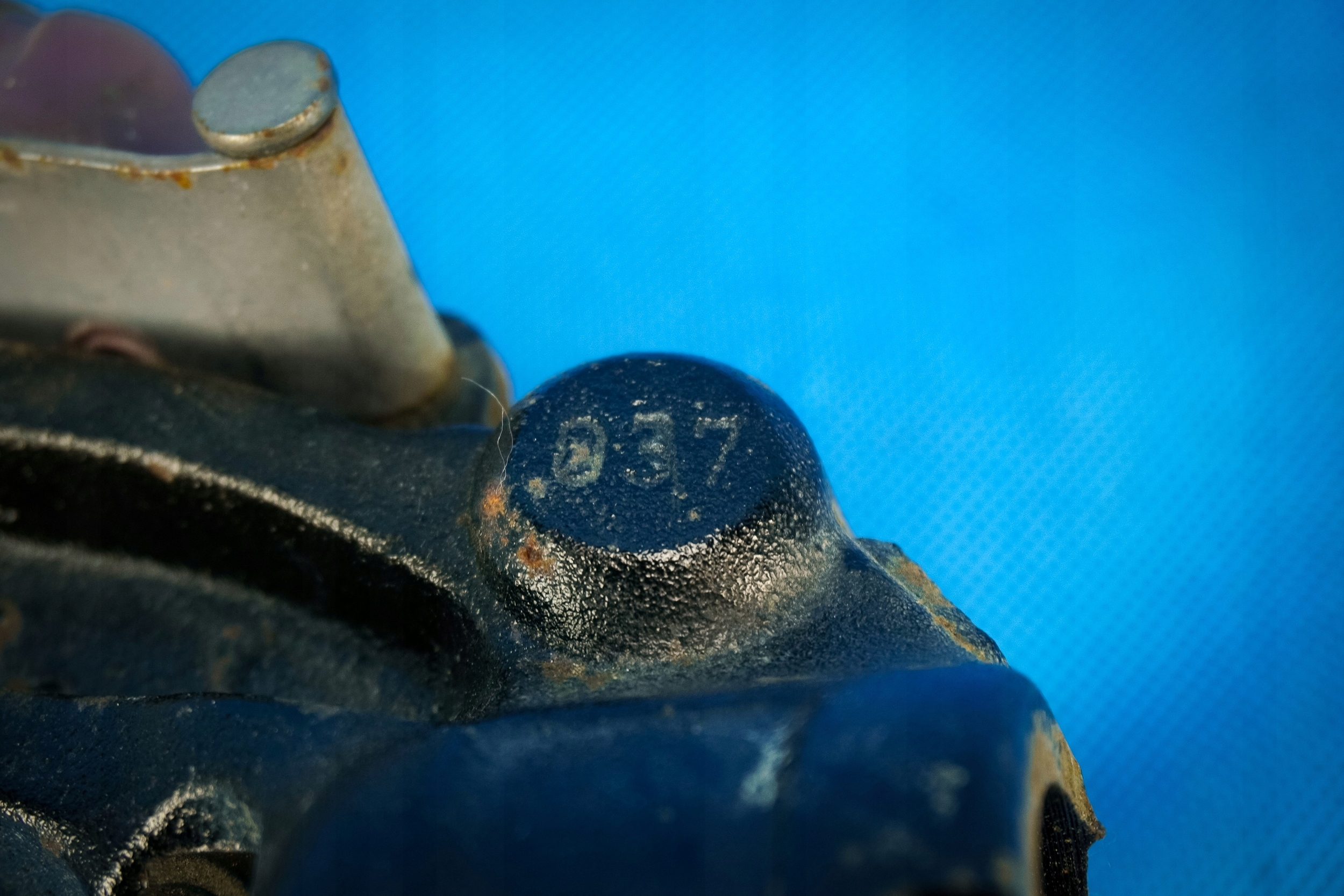 Widelec amortizera Audi A8 S8 4H 8R0413037C