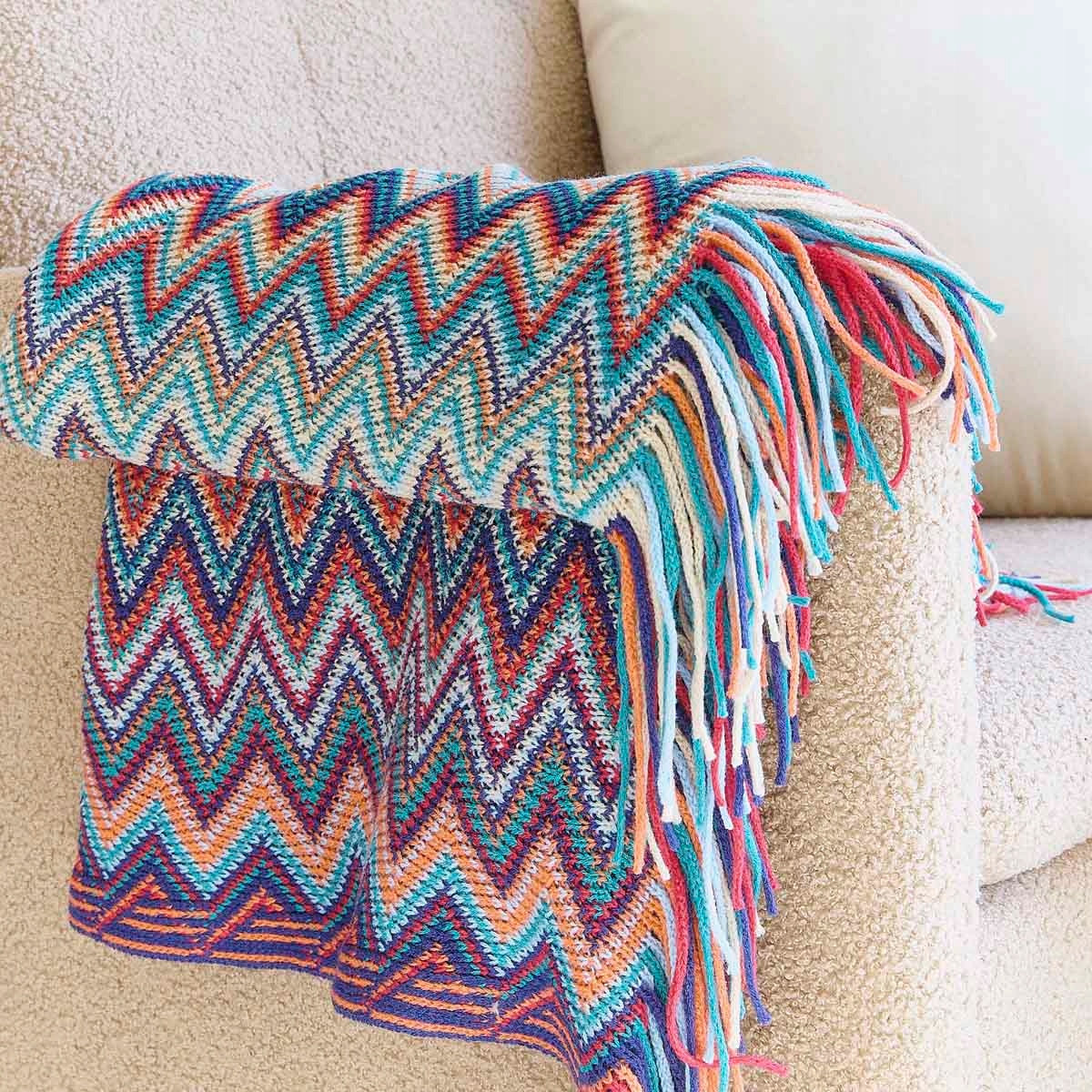 Koc MEBA w kolorowe zygzaki 130x170 cm HOMLA Szerokość produktu 130 cm