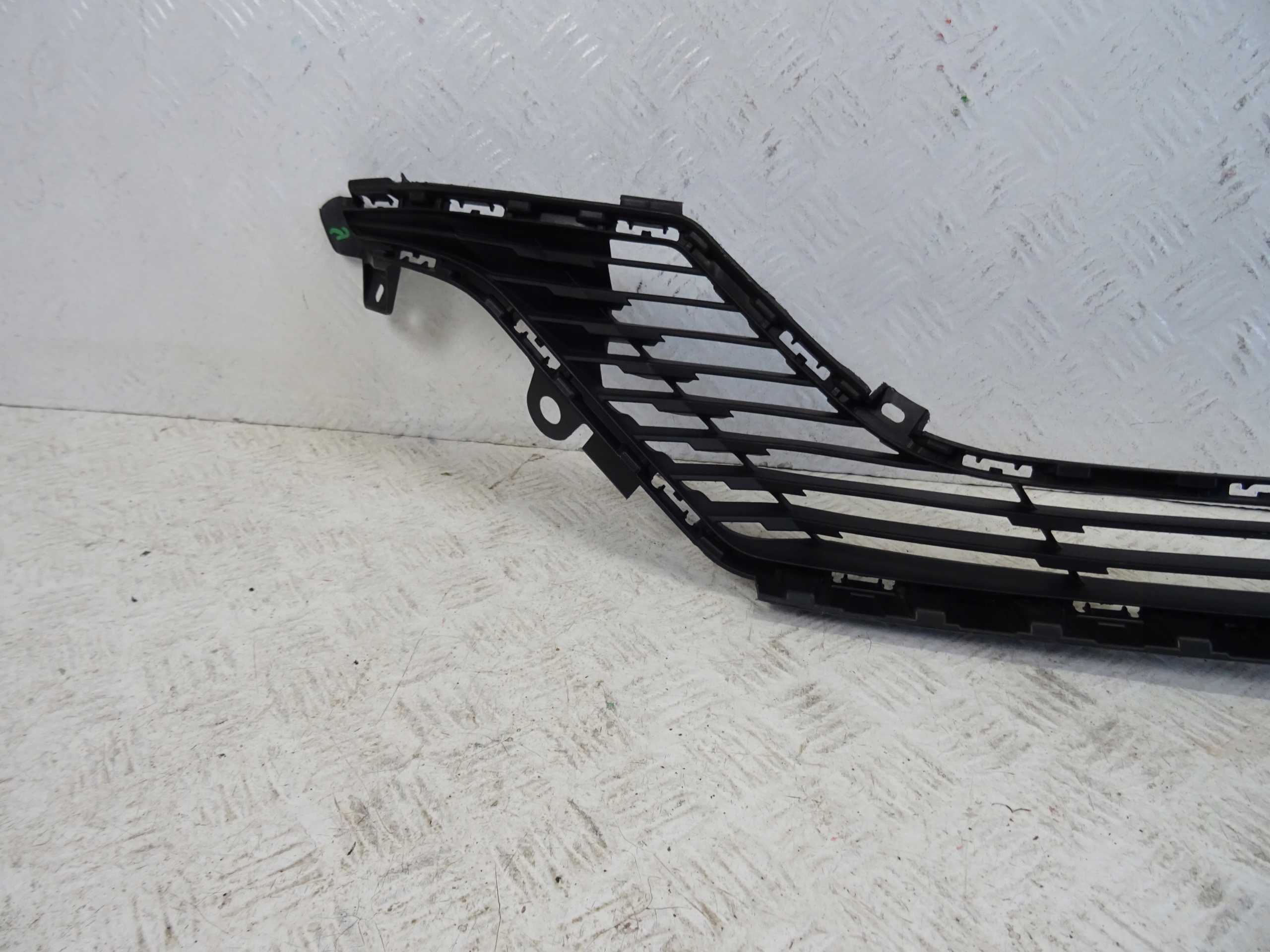 grid central W bumper front PEUGEOT 208 II 2 9823209880