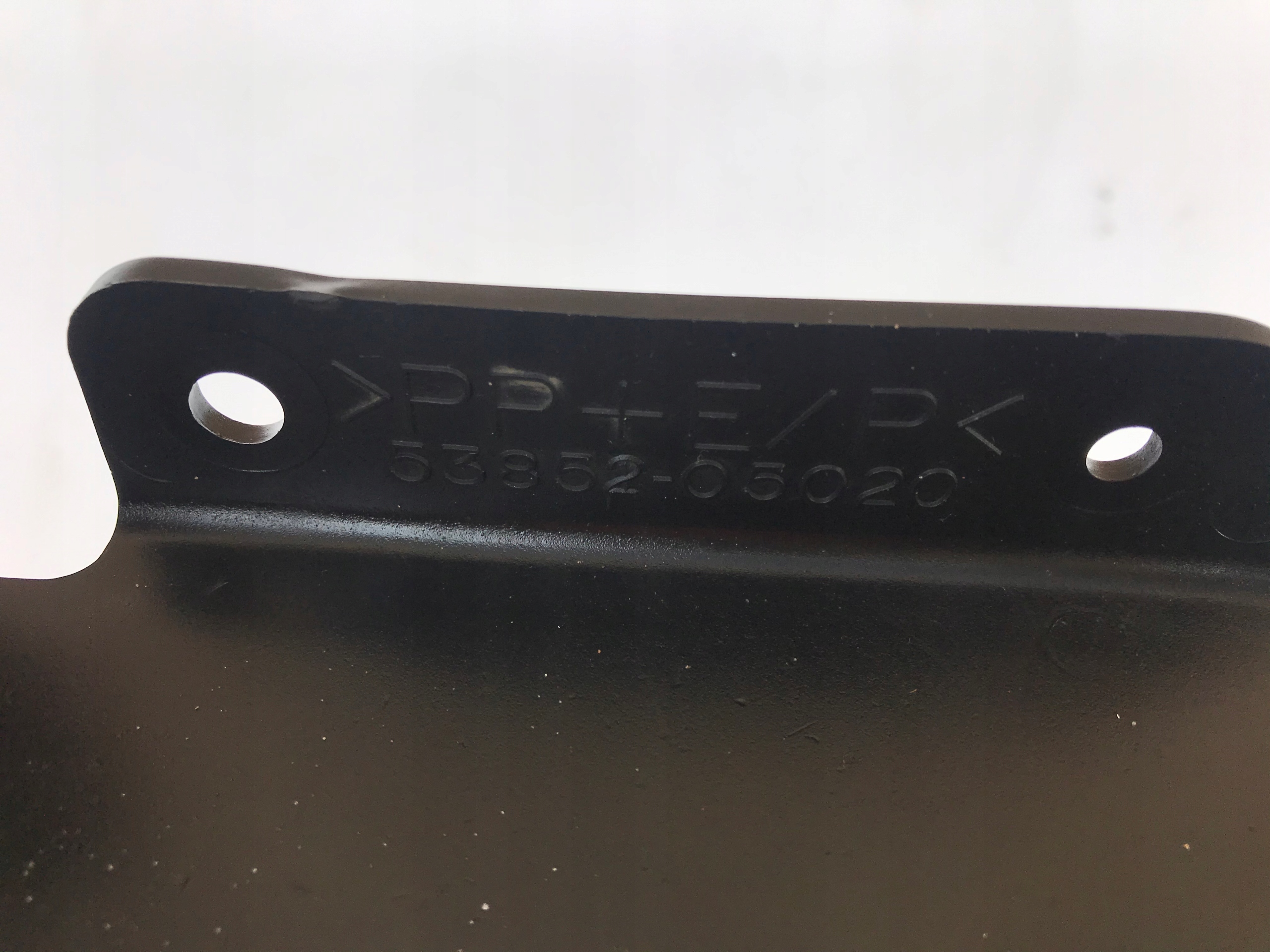 TOYOTA AVENSIS T27 LIFT 15 18 CHLAPACZ LEWY PRZOD Installation side Front