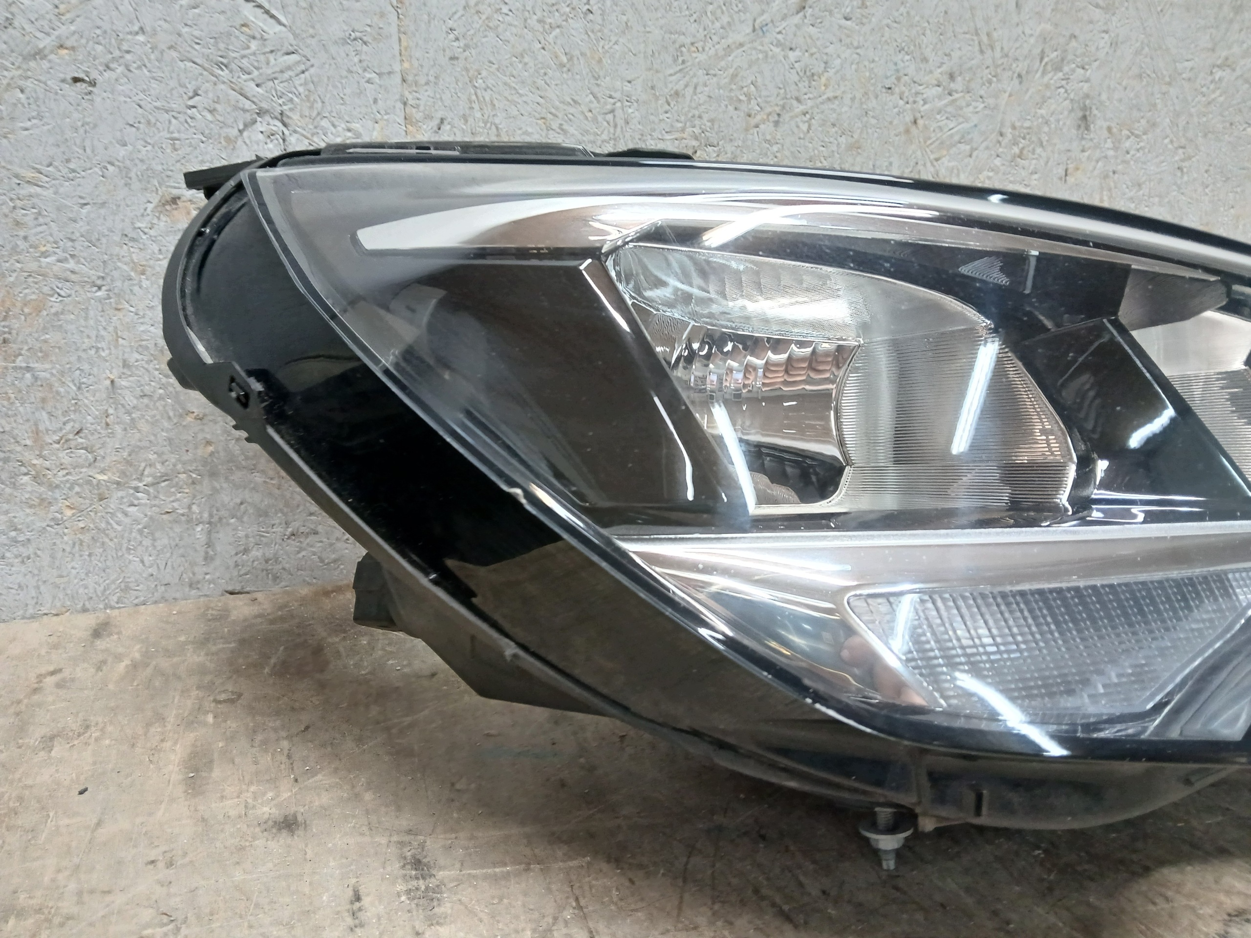 light front right OPEL CORSA F 39162649