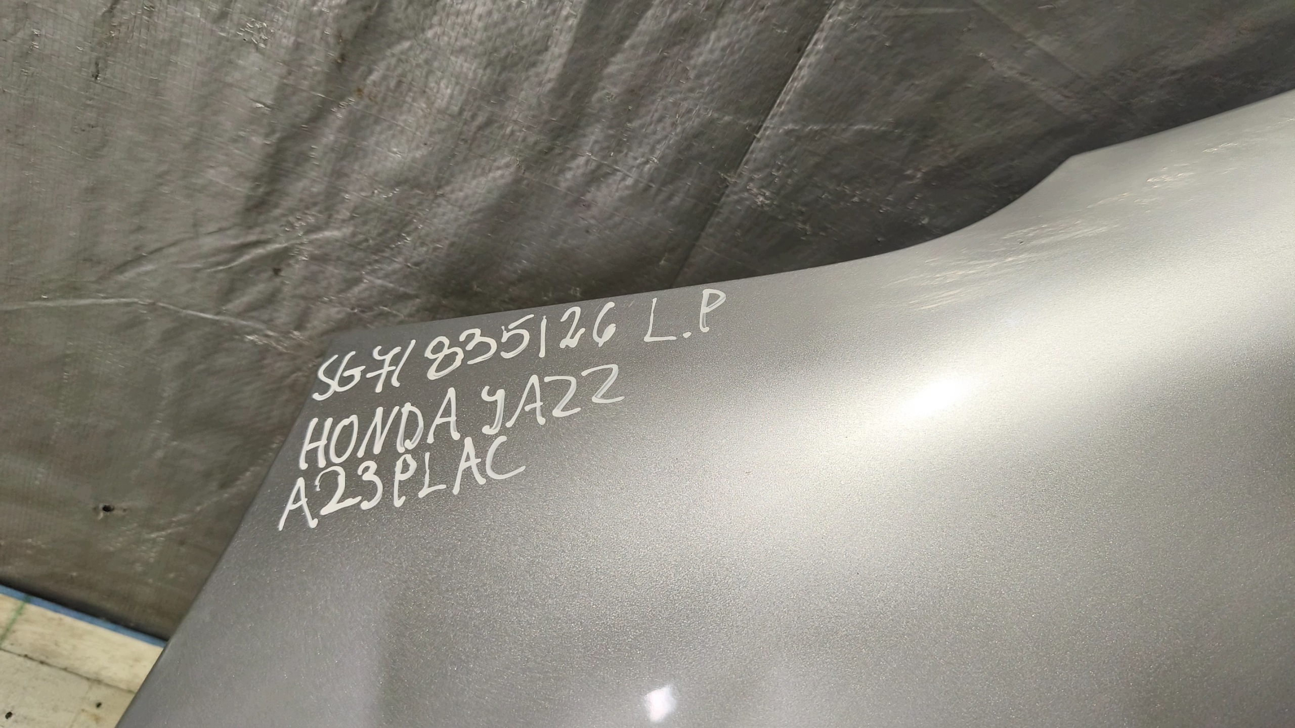 fender left front HONDA JAZZ II 2002r K: NH623M