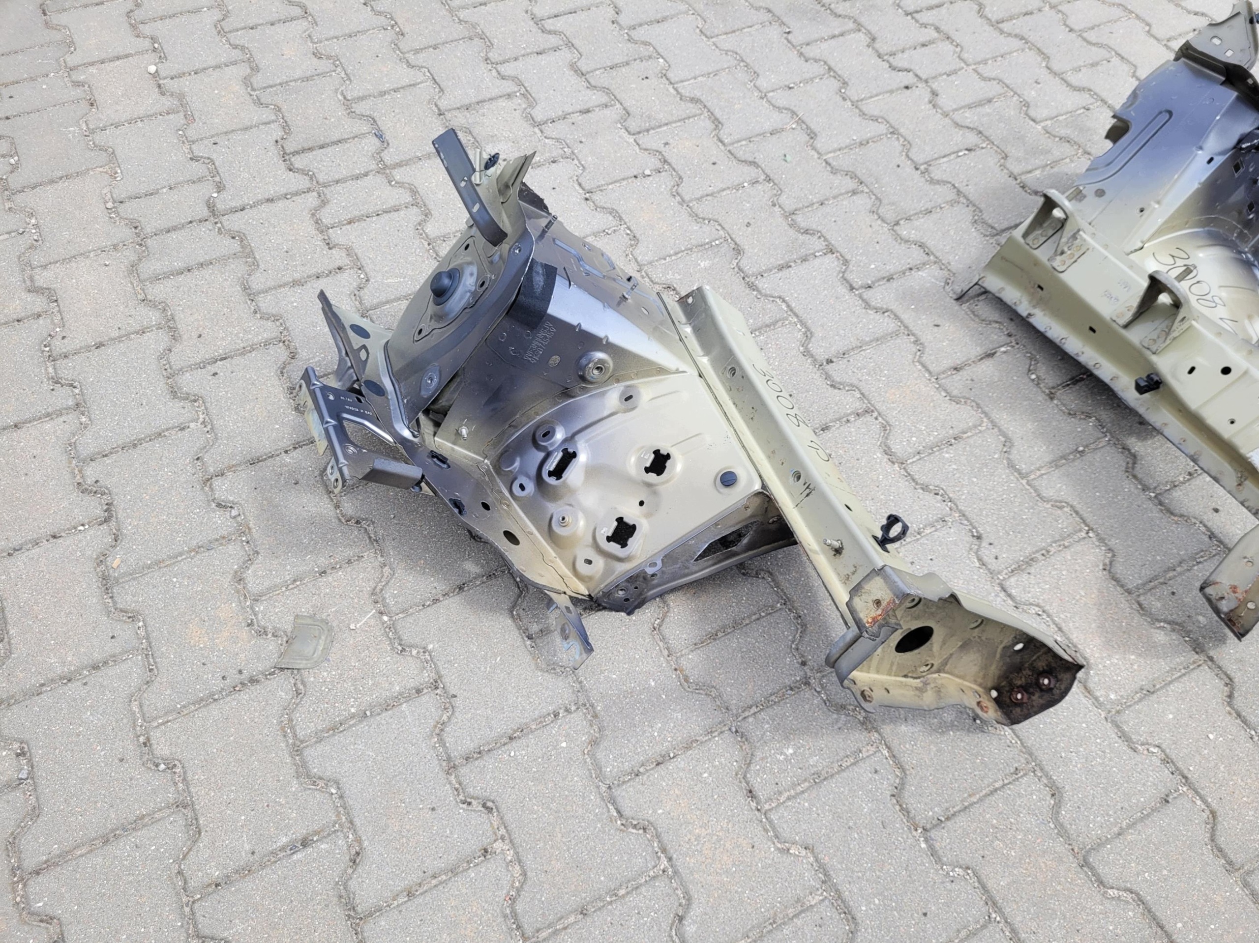quarter front right front right PEUGEOT 3008 II EVLC