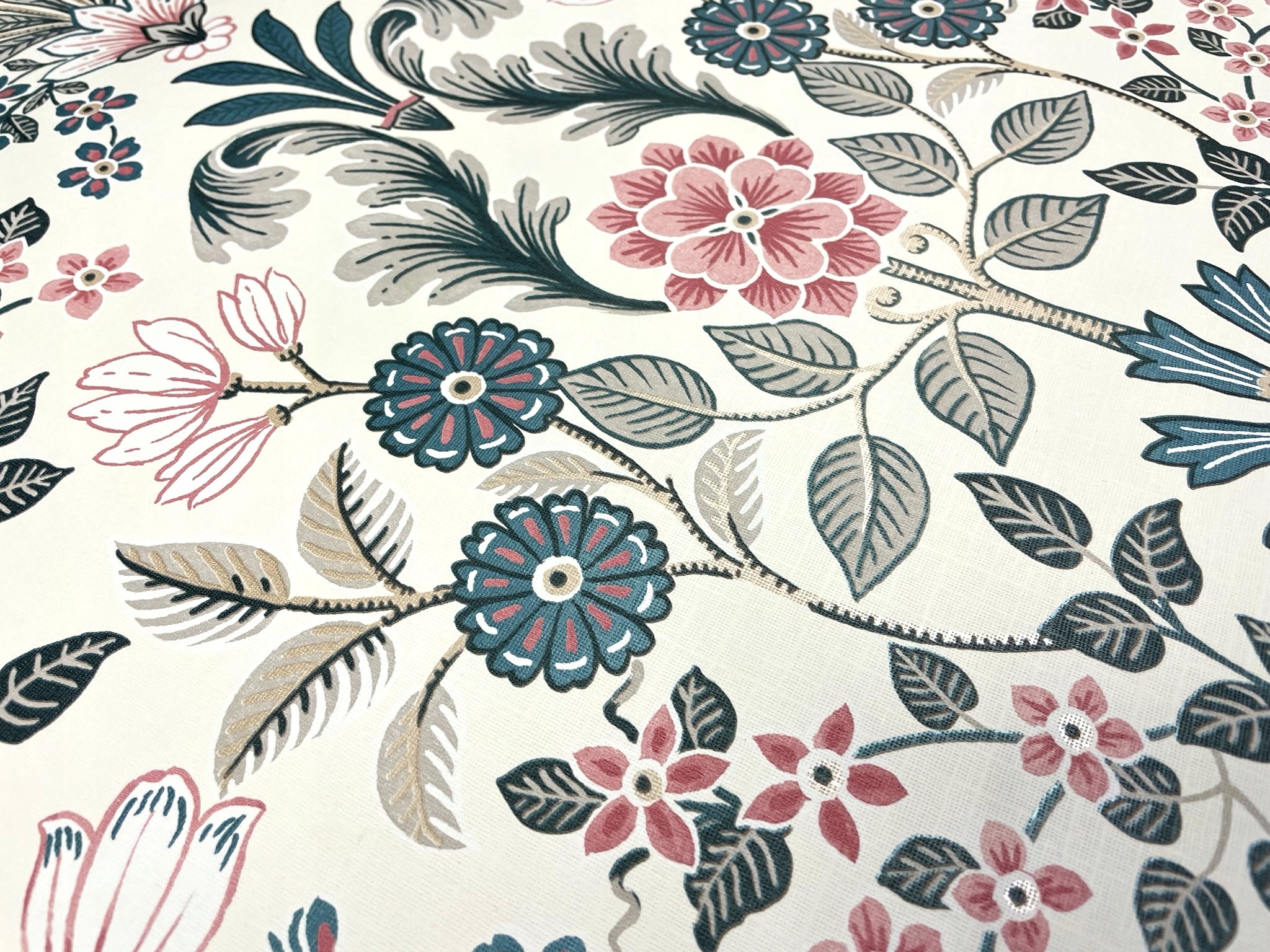 TAPETY TAPETA KWIATY FOLK RETRO KOLOROWA UGEPA Marka Ugepa