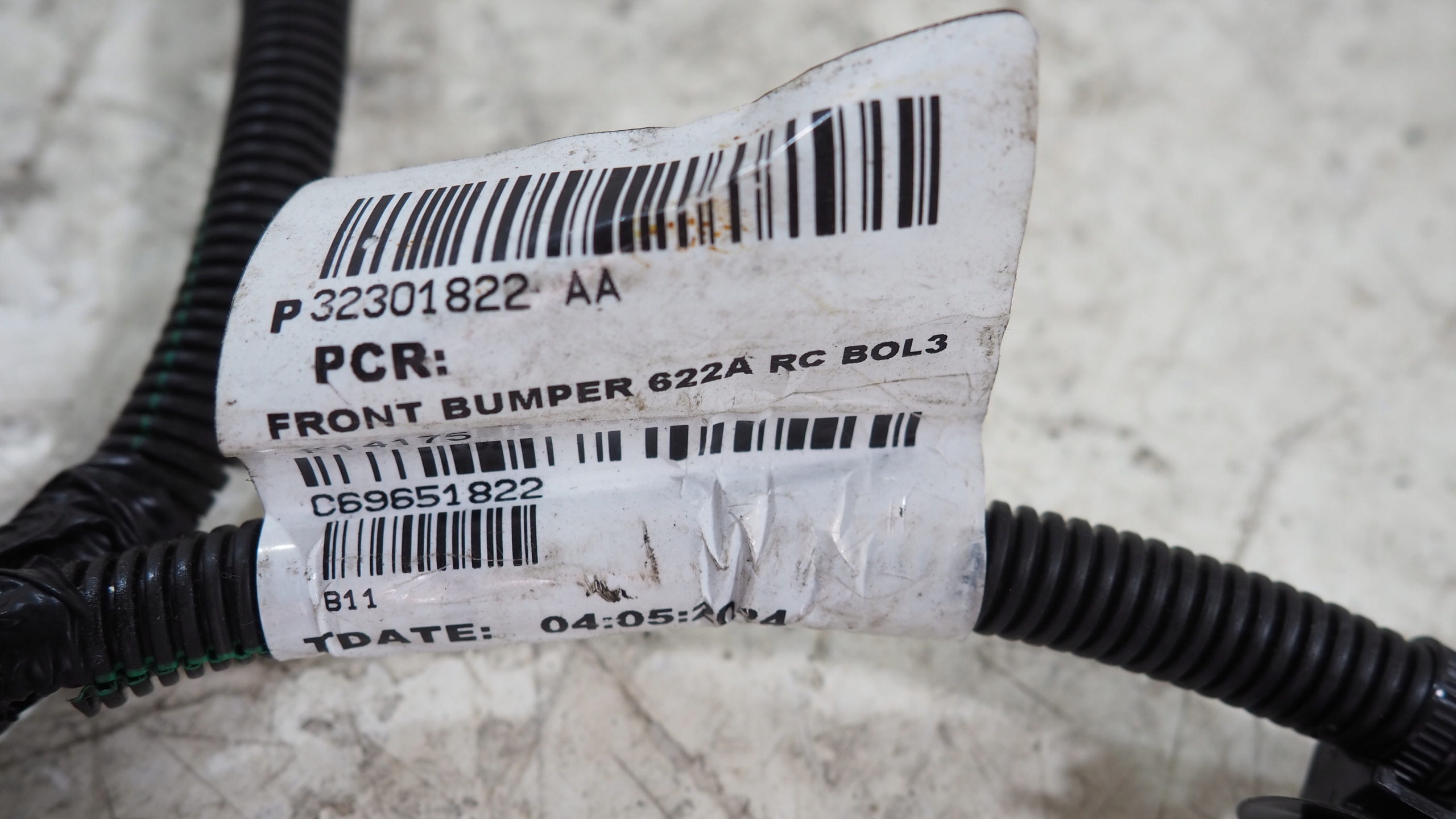 Volvo XC40 bundle wiring PDC of a bumper front 6xPDC 32301822