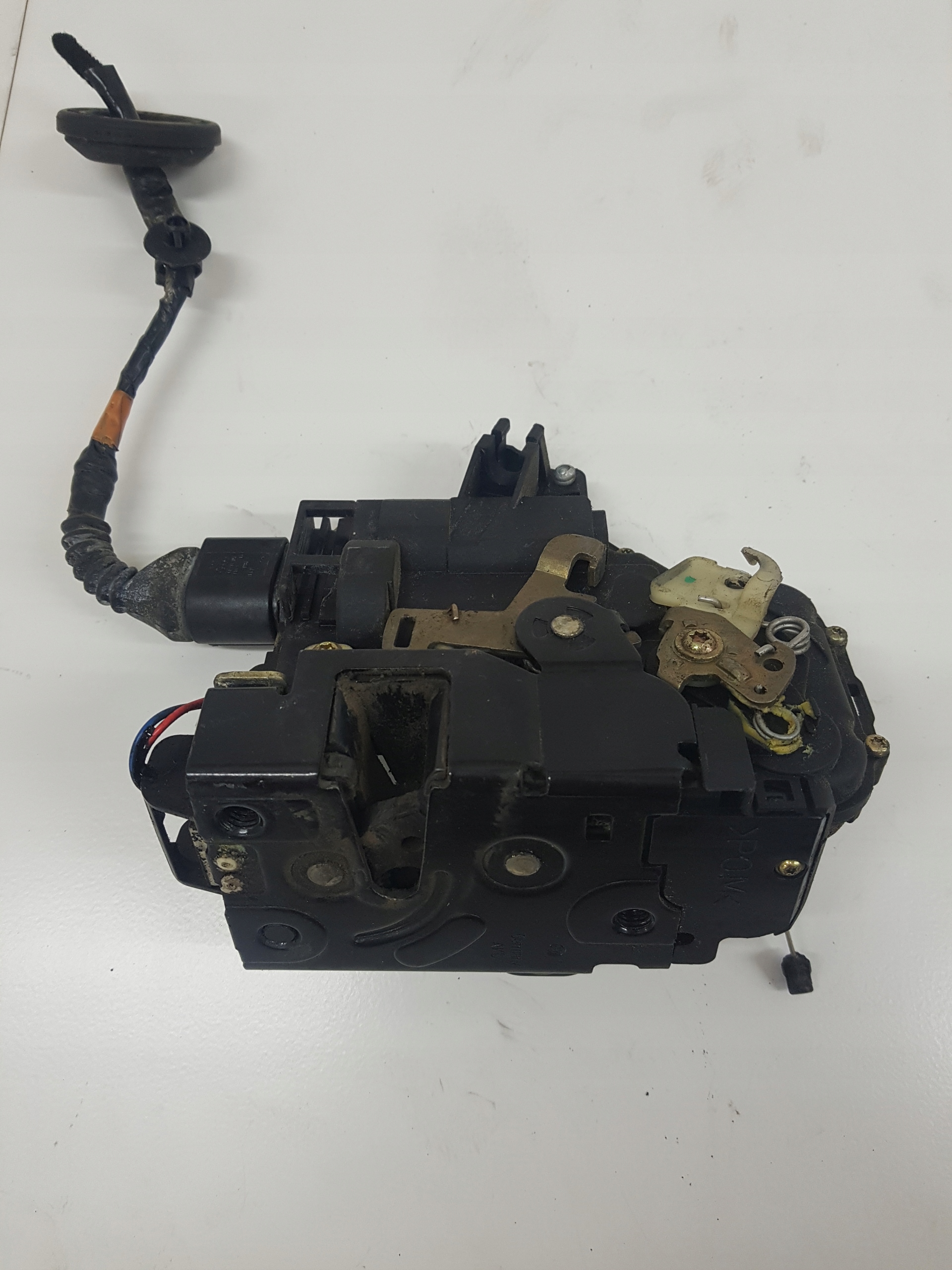 lock door right front VOLKSWAGEN GOLF 4 6 PIN