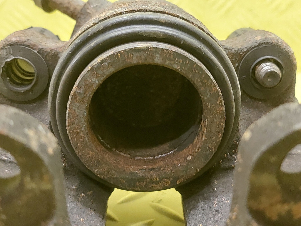 BMW E46 2.5 caliper right front