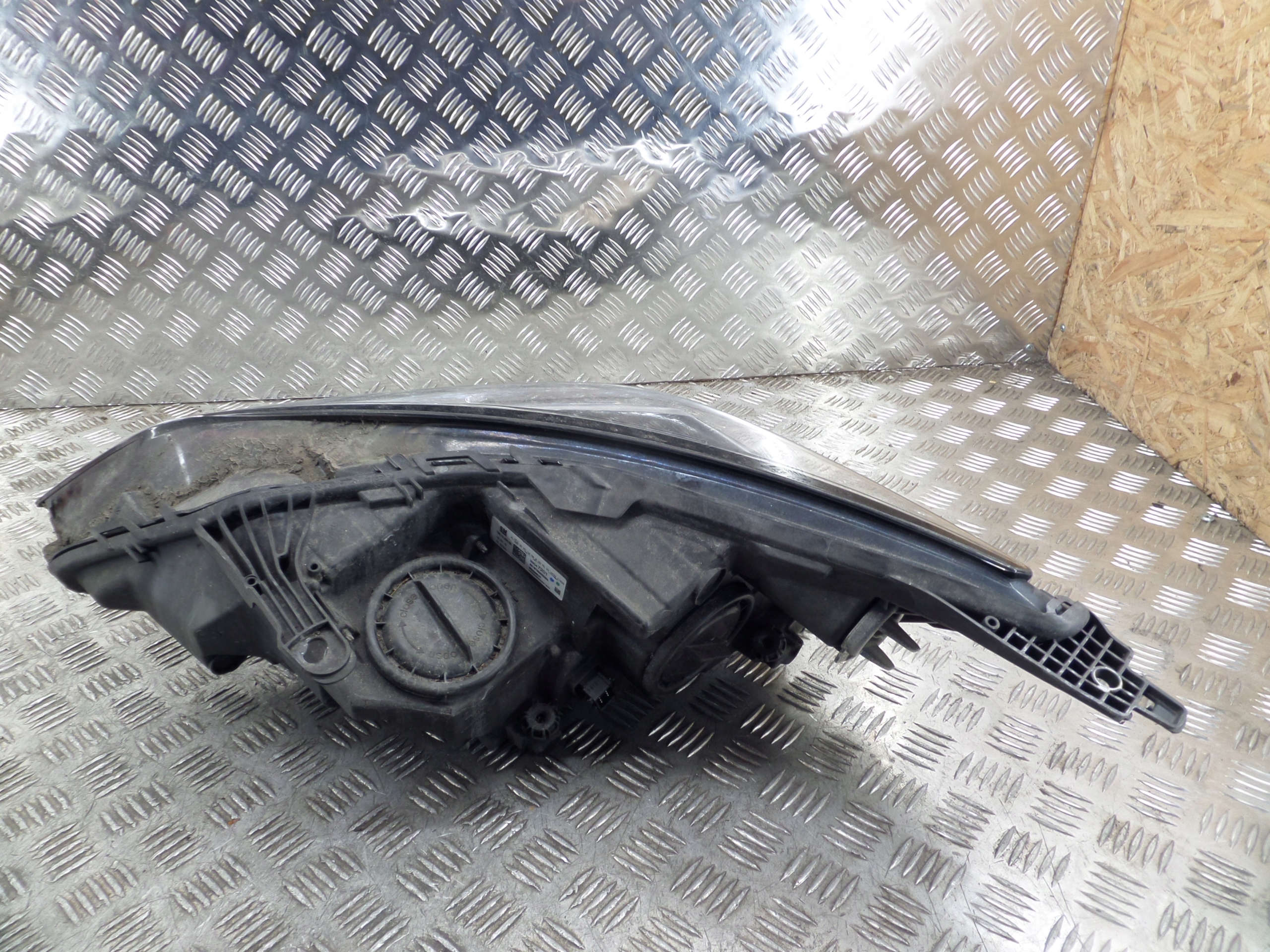 light right front Opel Astra K 39047201