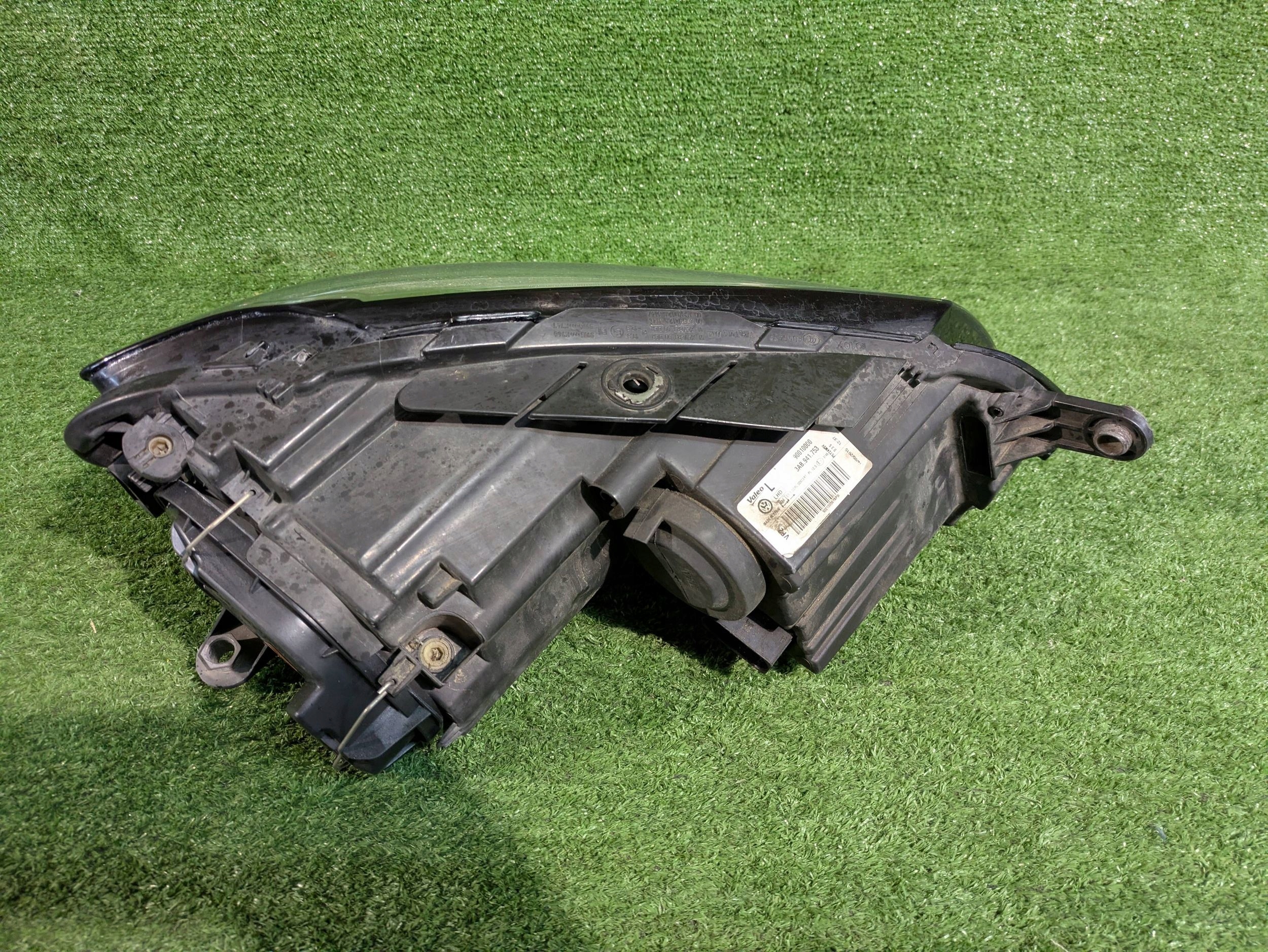 REFLEKTOR left front VW PASSAT B7 BI-XENON NR.1086
