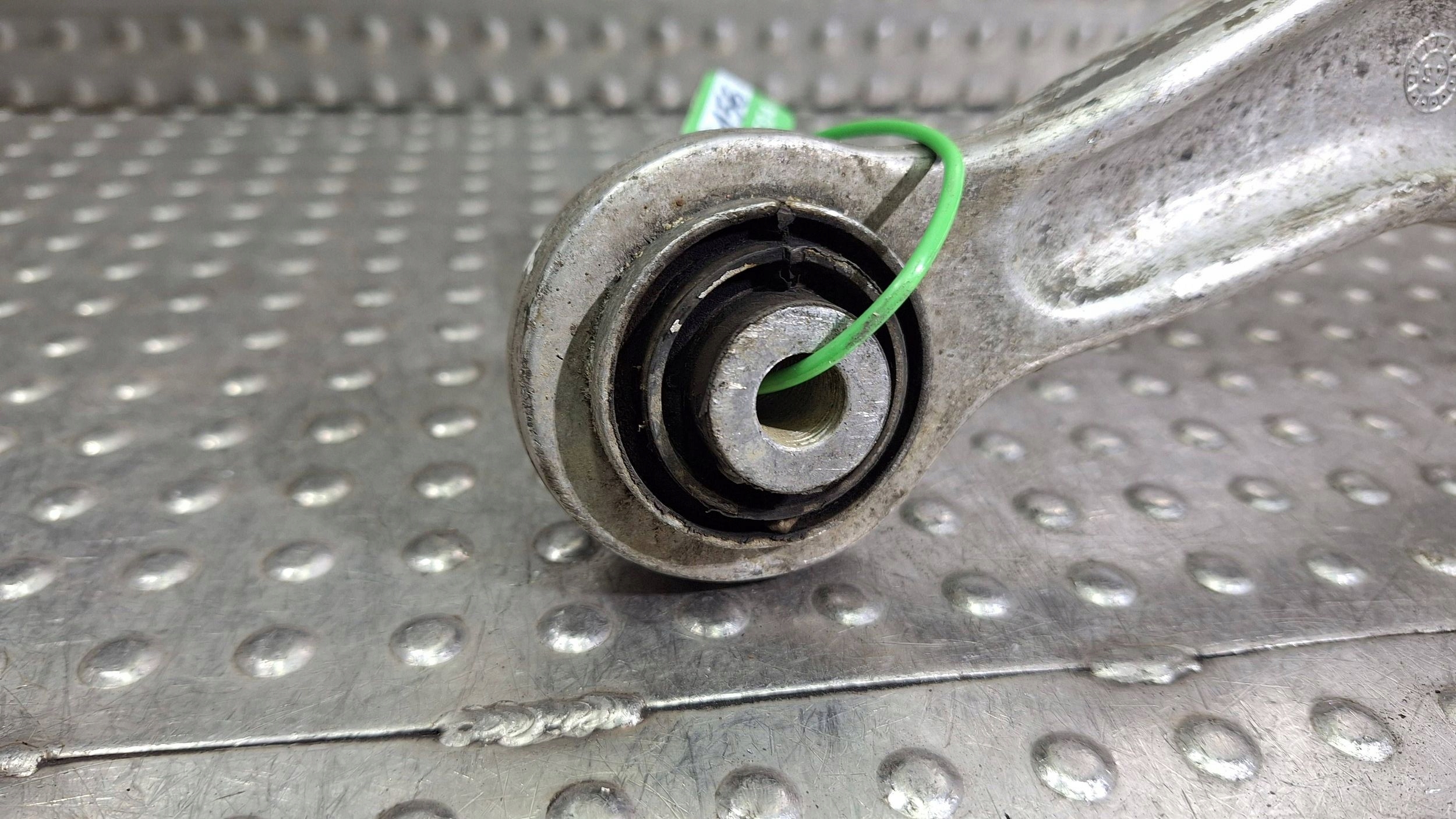 vilica lijevi stražnji dio 6772241 BMW E60 E61 E63 E64