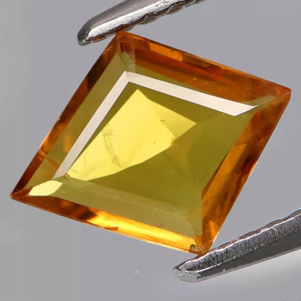 Safír 0.97ct Oranžový drak eCertifikát Wbd