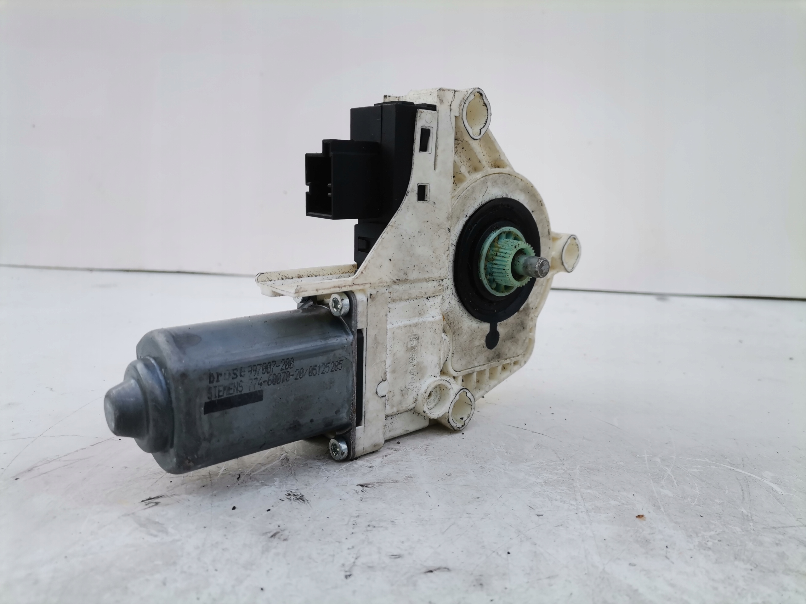 AUDI A6 C6 mini motor windows left rear part 4F0959801C