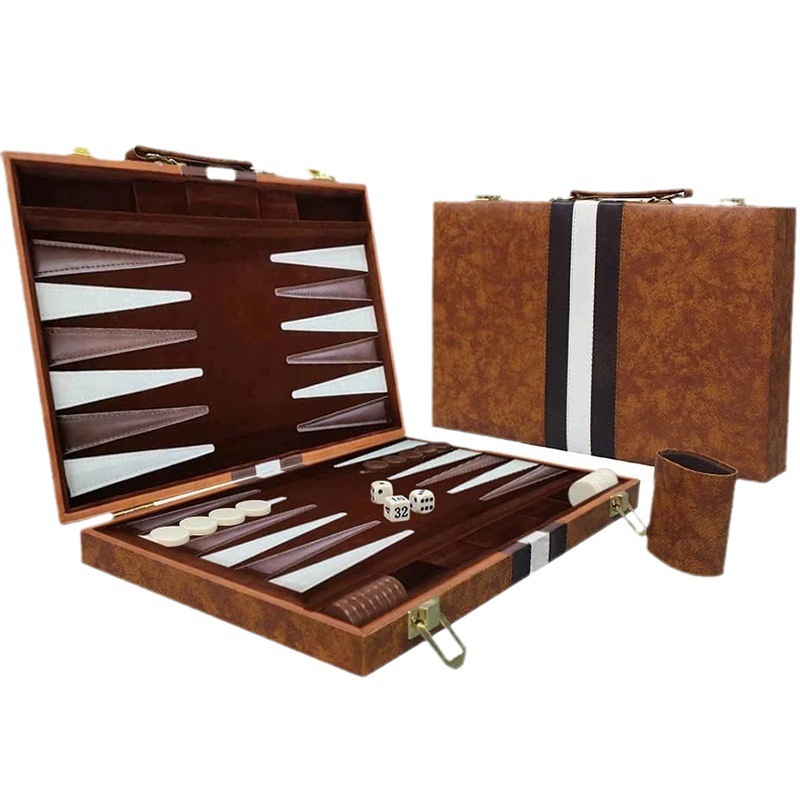 Backgammon – klasická skladacia spoločenská hra v prémiovom koženom puzdre