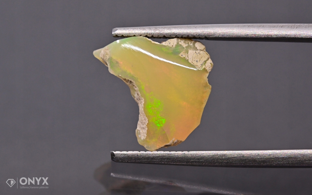 Opal z Etiopie hrudky 12x10 mm