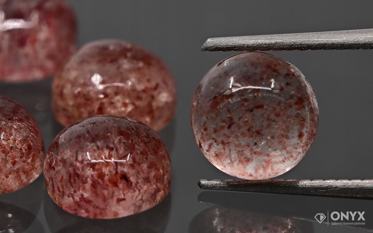 Jahodový křemen A kulatý kabošon fi 12 mm