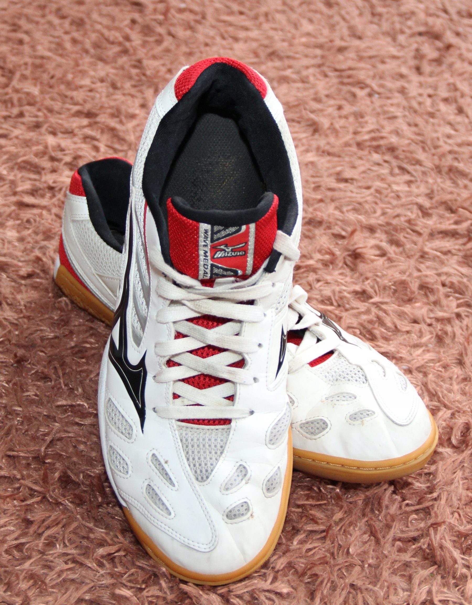 Męskie buty sportowe halowe Mizuno wave medal 4 r. 46 30cm Model Mizuno Wave Medal 4