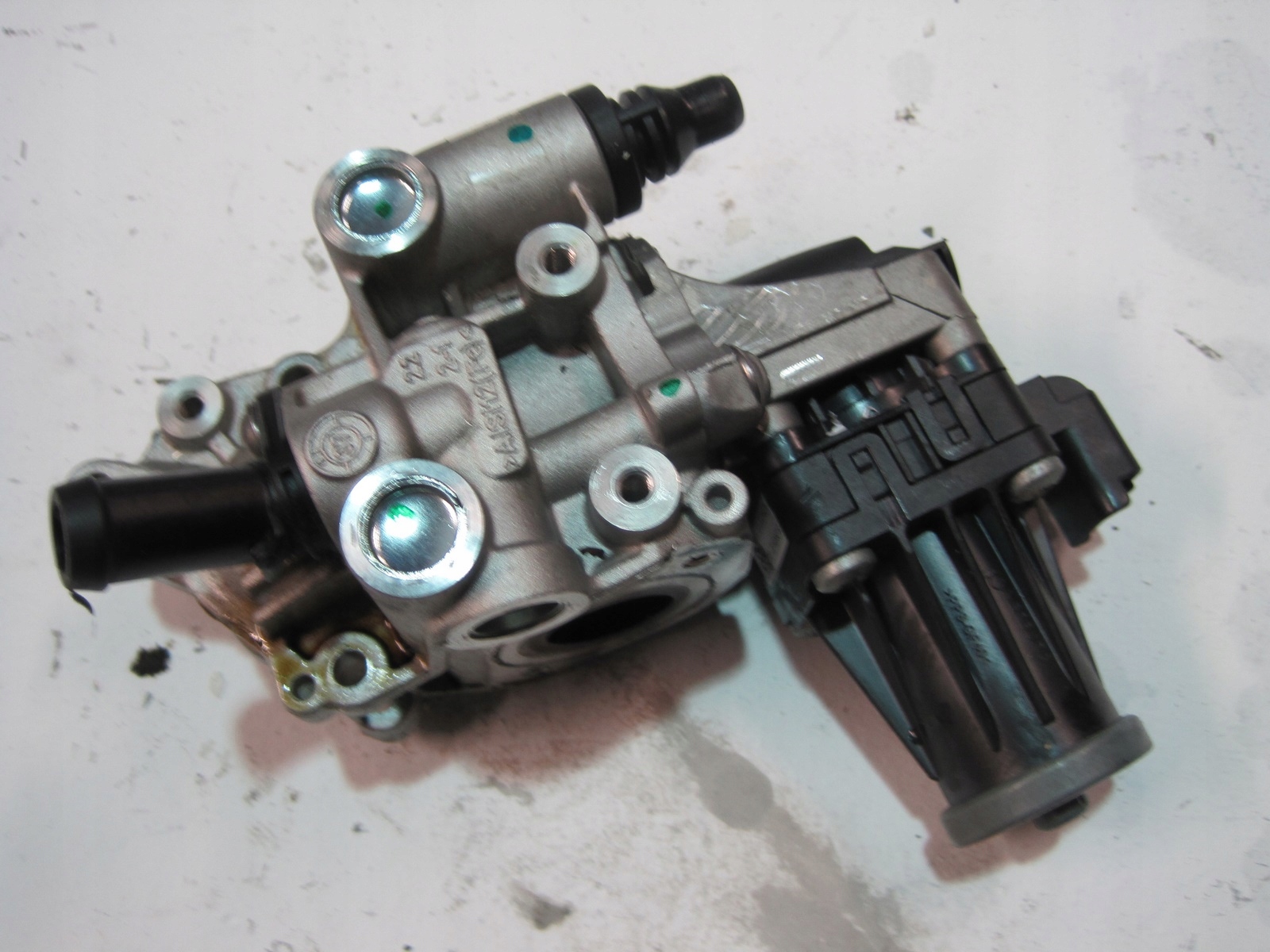 EGR valve Volvo XC90 2,0D 32242452