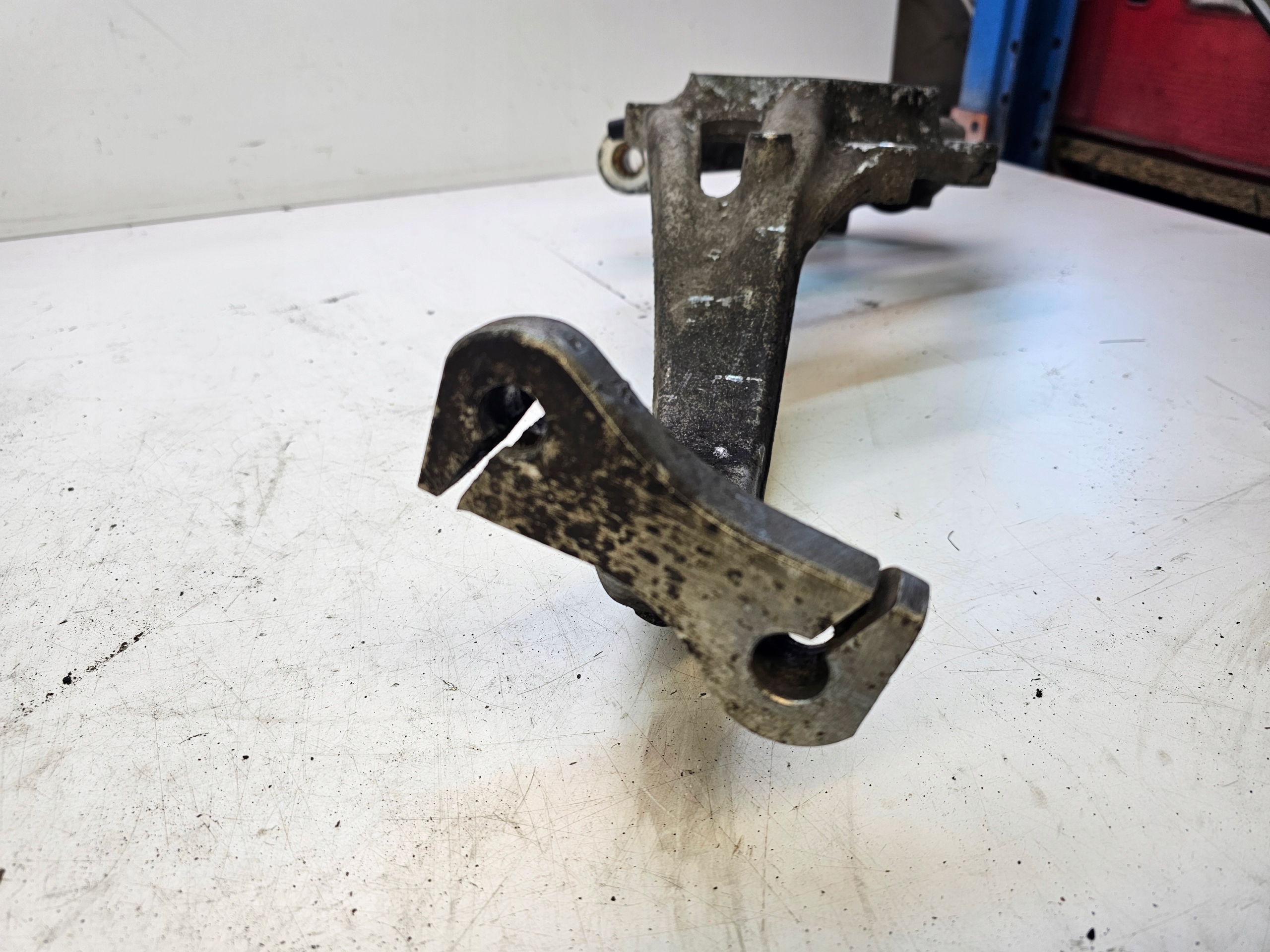 swing right front AUDI A4 B9 A5 Q5 8W0407560