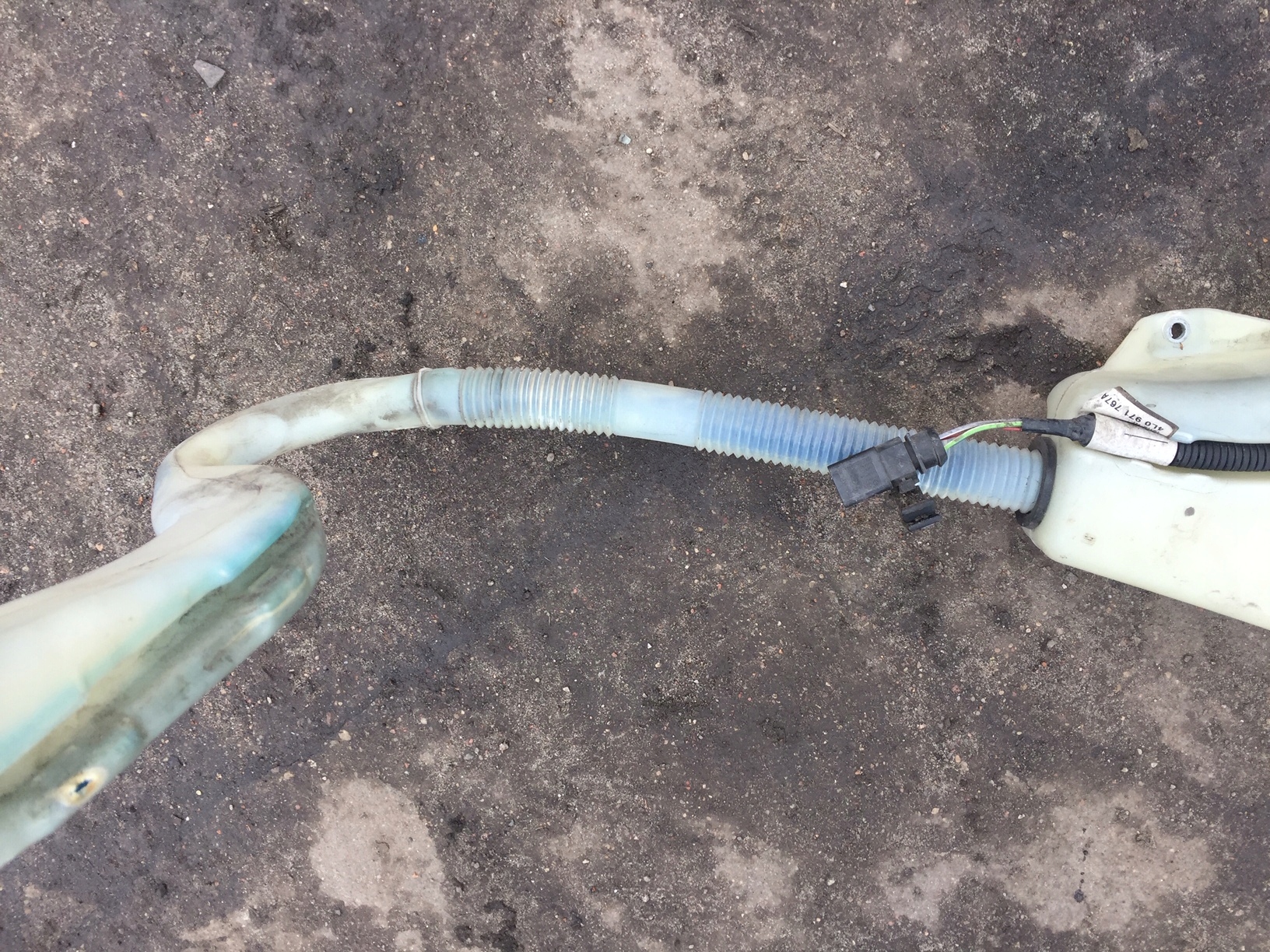 AUDI Q7 4L washer fluid tank 4L0955453A