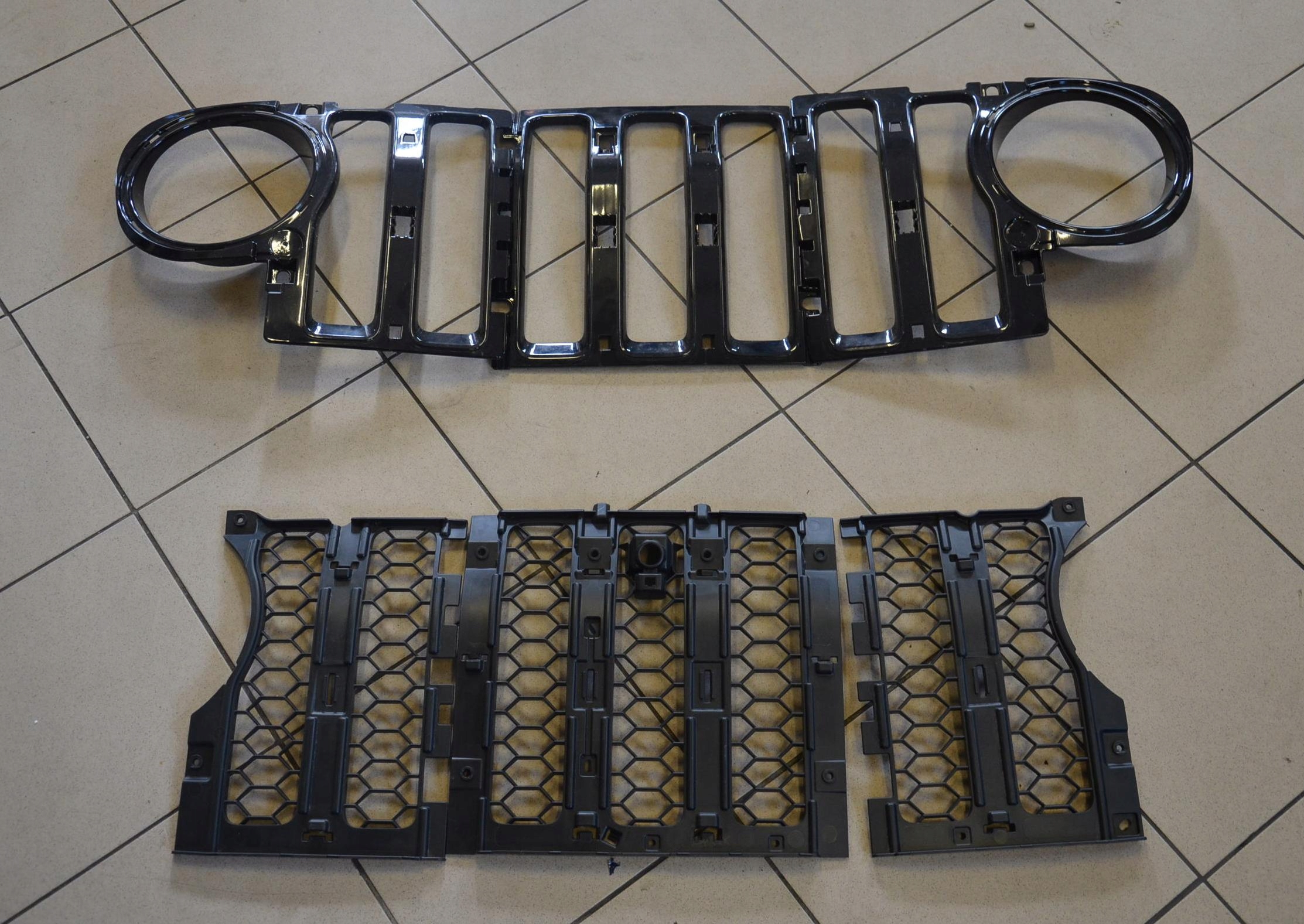 6CG99TZZAC 6QN - ЗАВОДСЬКИЙ ГРИЛЬ ПУСТУШКА КАРТРИДЖ RUBICON SAHARA JL 18+