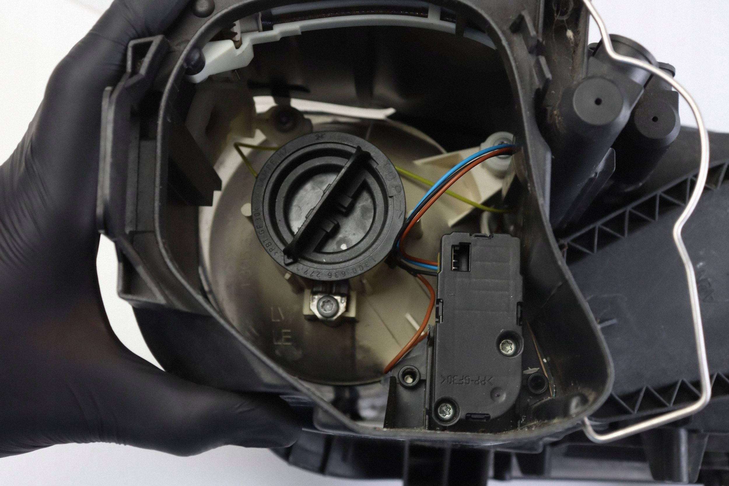 VW TOURAN and light front left front EUROPA 1T0941005E