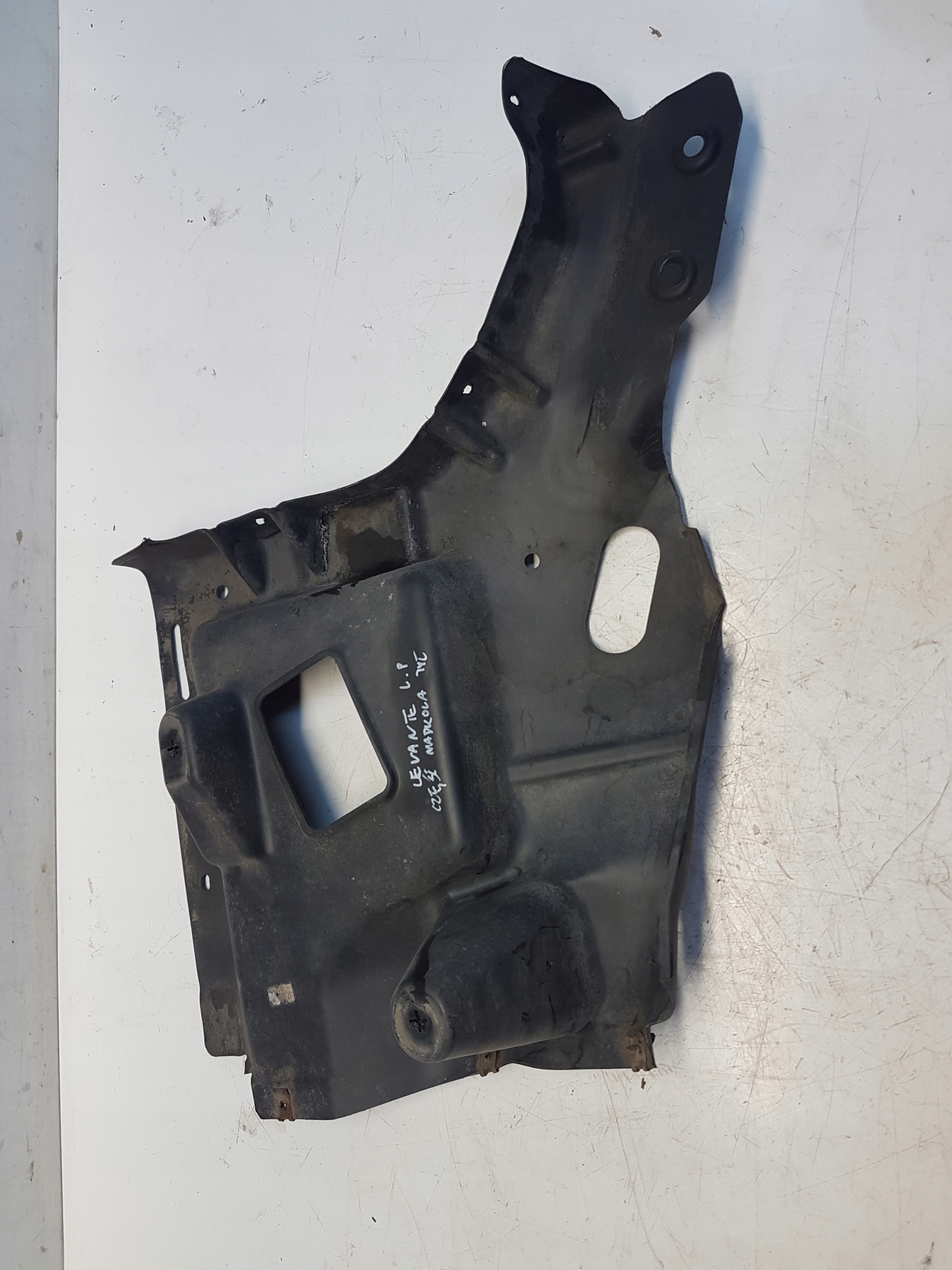 MASERATI LEVANTE cover chassis left