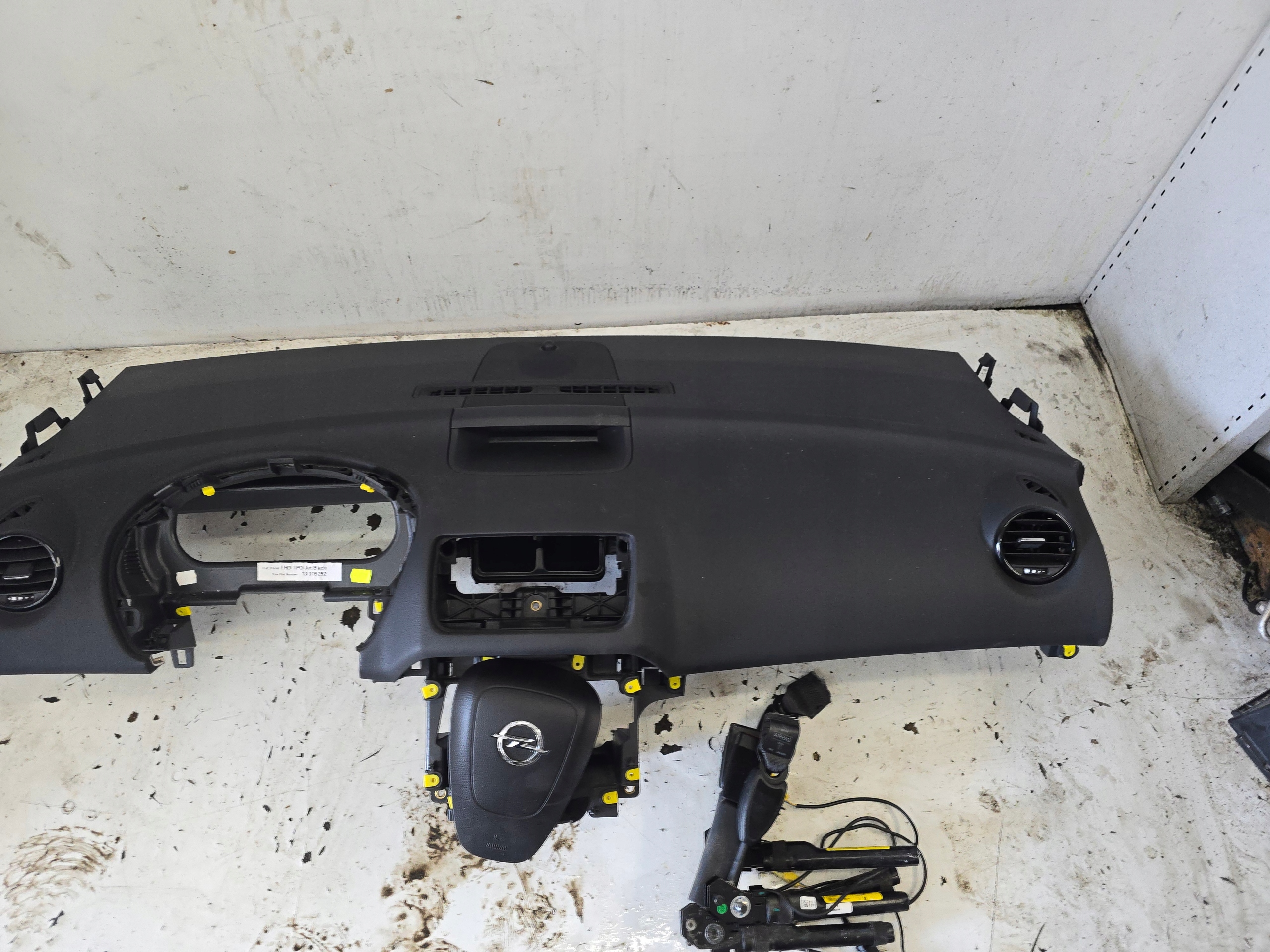 OPEL MERIVA B dashboard console airbags tension belts original black